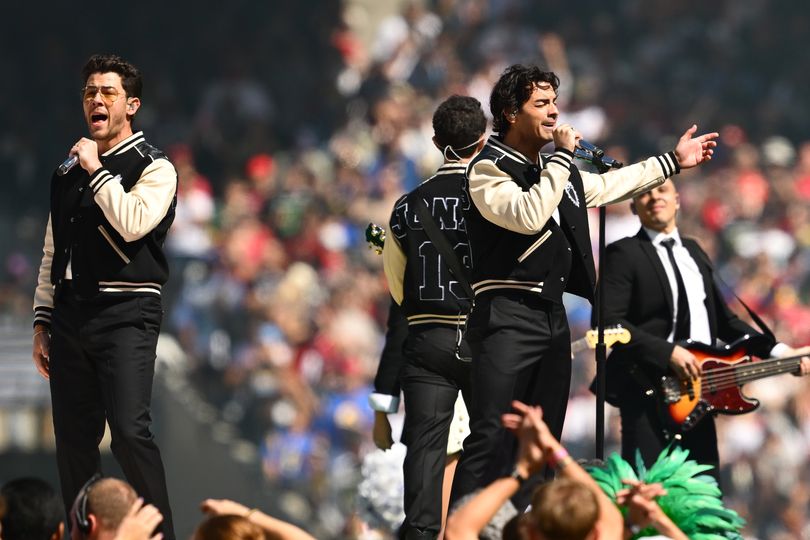 NFL fans believe Jonas Brothers just put Bad Bunny in his place