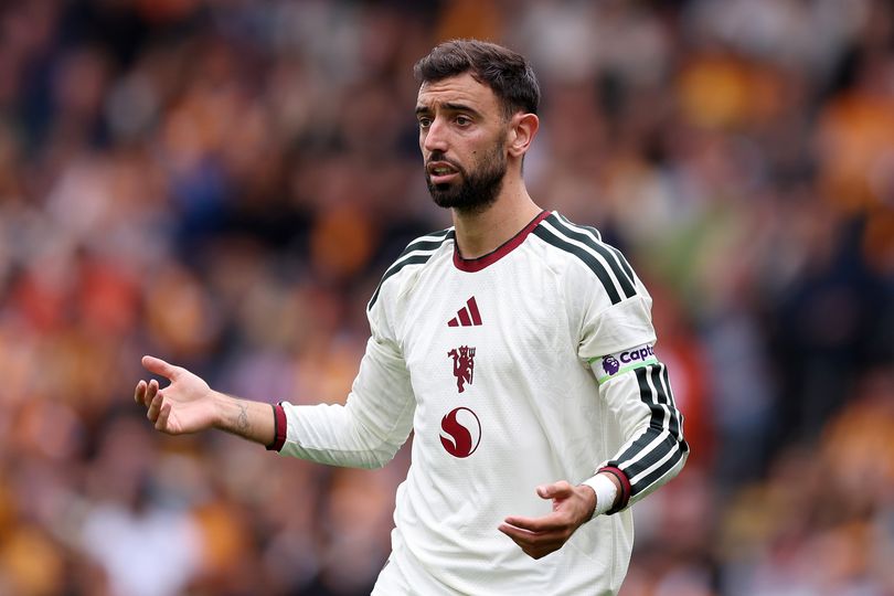 Gary Neville predicts forced Man Utd change that 'isn't ideal' for Bruno Fernandes
