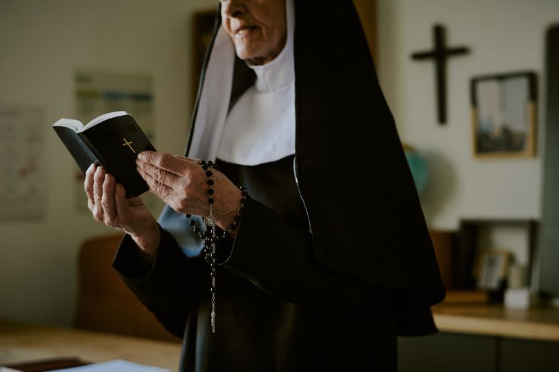 Nuns swindled after two men flee their guesthouse without paying four-figure bill