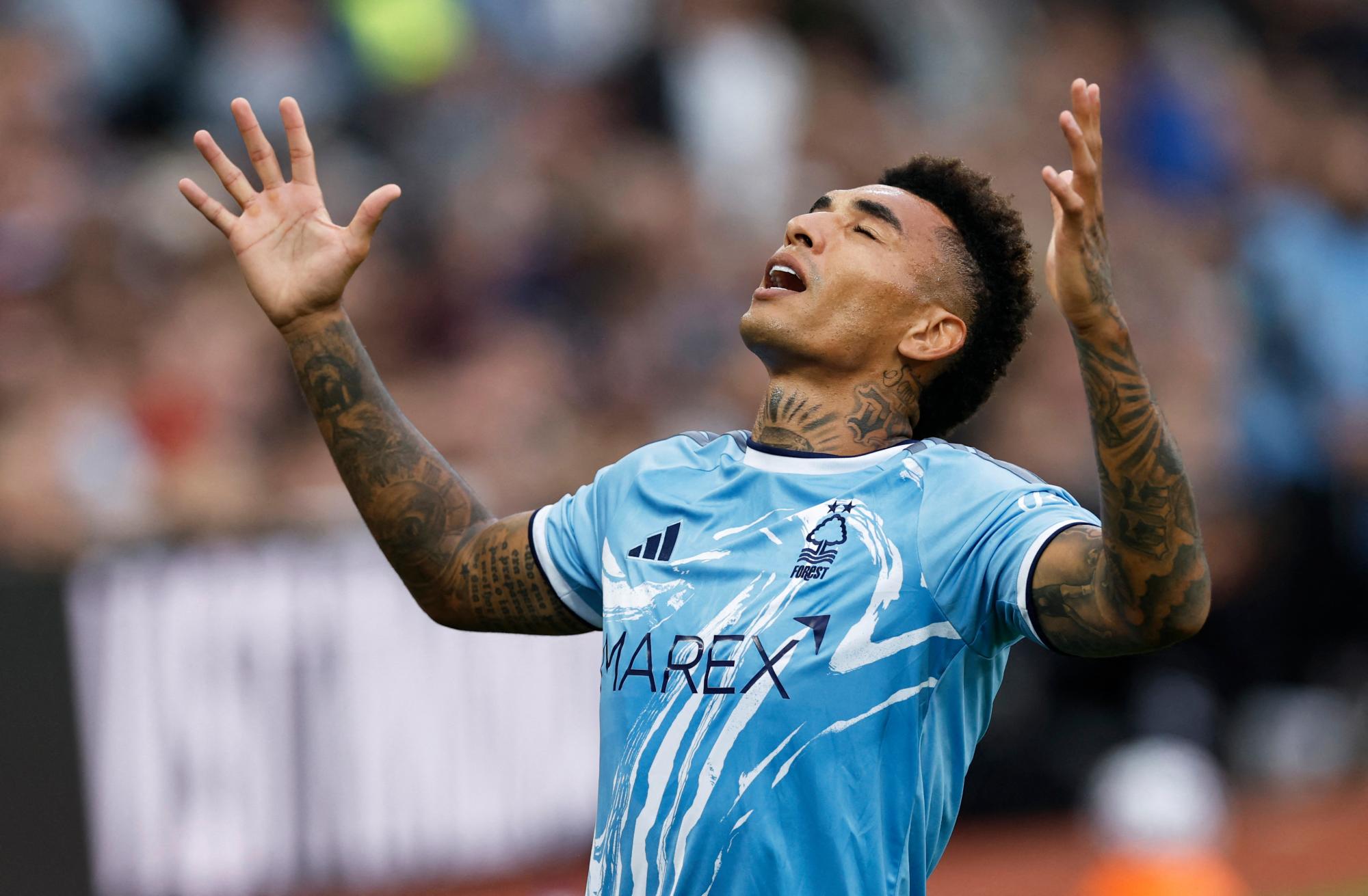 Igor Jesus strikes late for Forest as Villa's league woes deepen