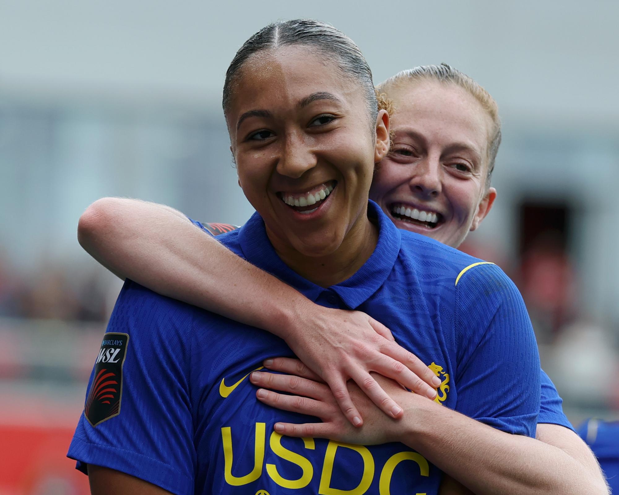Chelsea thrash Manchester United in WSL as Lauren James revels in free role
