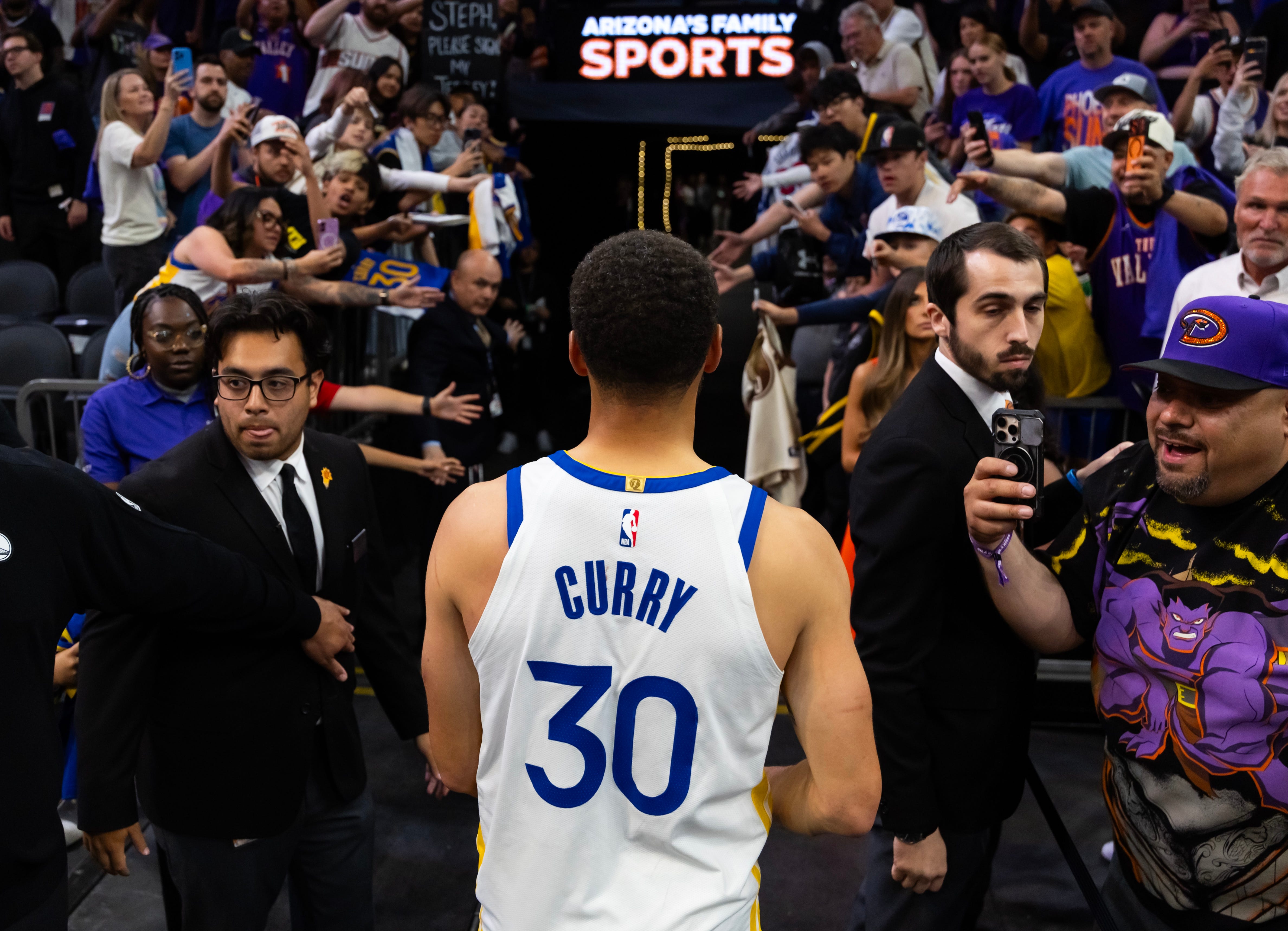 Steph Curry opens China tour with stop in Beijing - AOL