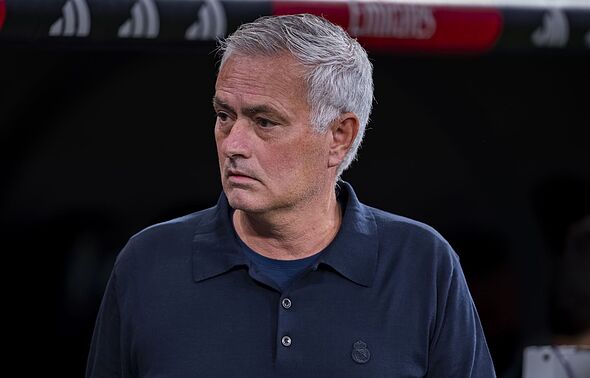 Jose Mourinho mặc áo ngắn tay