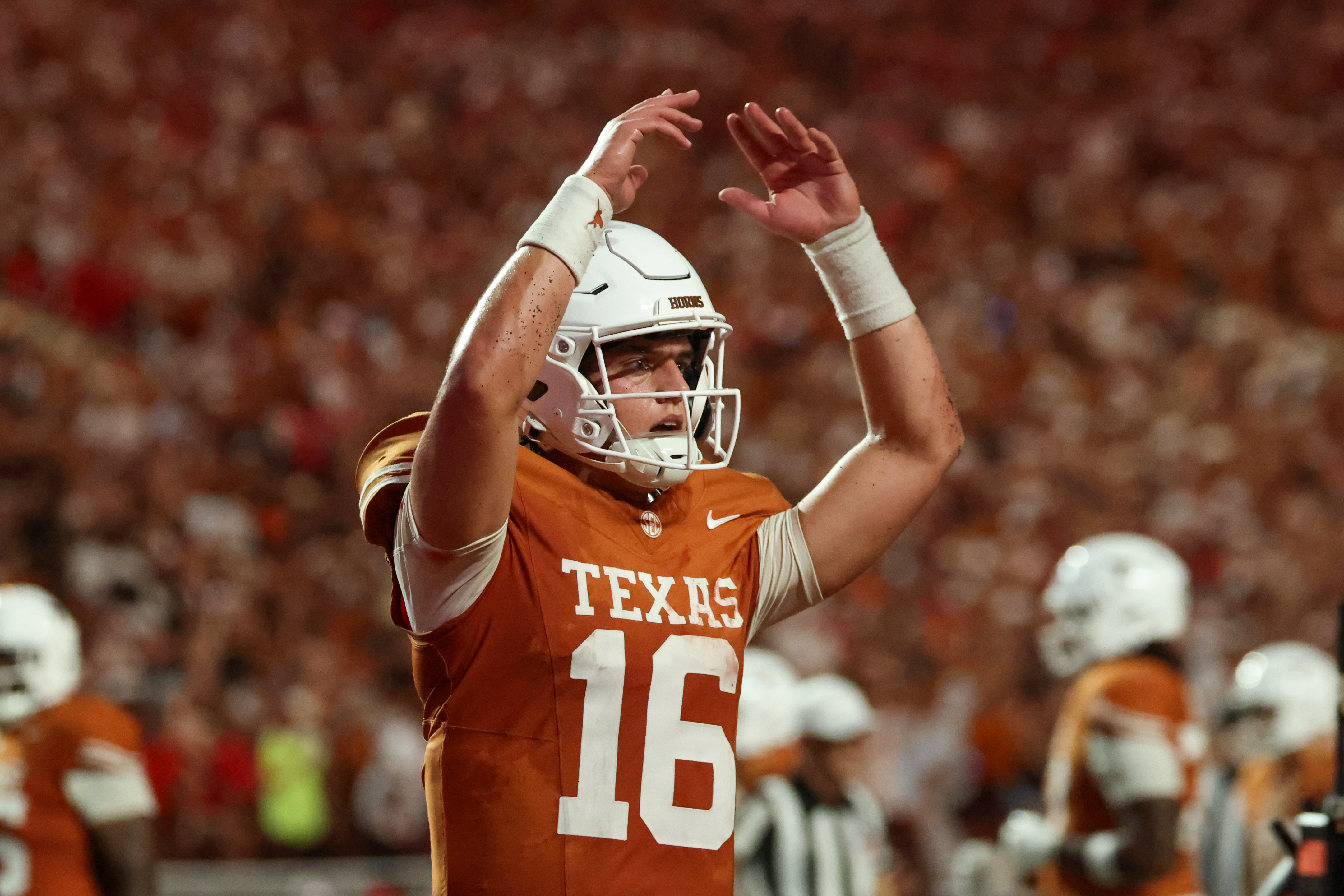 AP Top 25: Texas moves to No. 1, Ohio State drops to No. 6 after Longhorns' comeback win - AOL