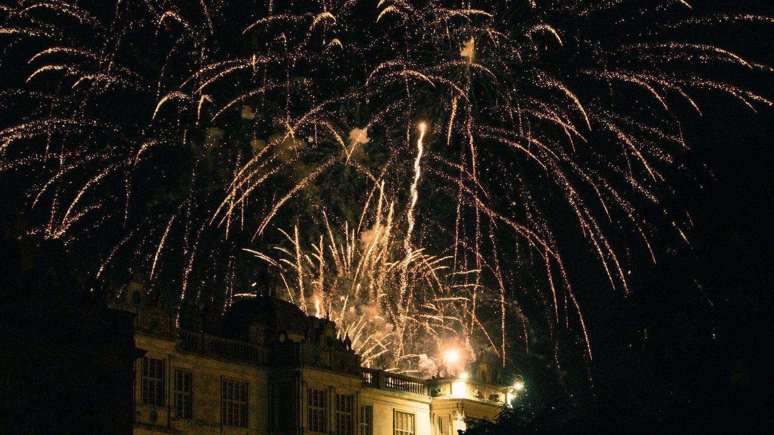 Fireworks and balloons mark Longleat anniversary - AOL