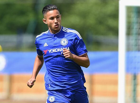 Aos 28 anos, jogador que passou pelas categorias de base de Chelsea e Leicester está sem clube, mas tem fortuna estimada em R$ 110 bilhões e é apontado como o jogador mais rico do mundo 1 World's richest footballer now without a club at 28 after leaving Chelsea - AOL