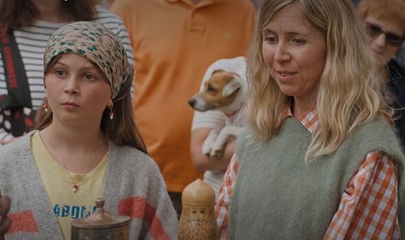 Antiques Roadshow guests floored by true value of item they 'thought would be £5'