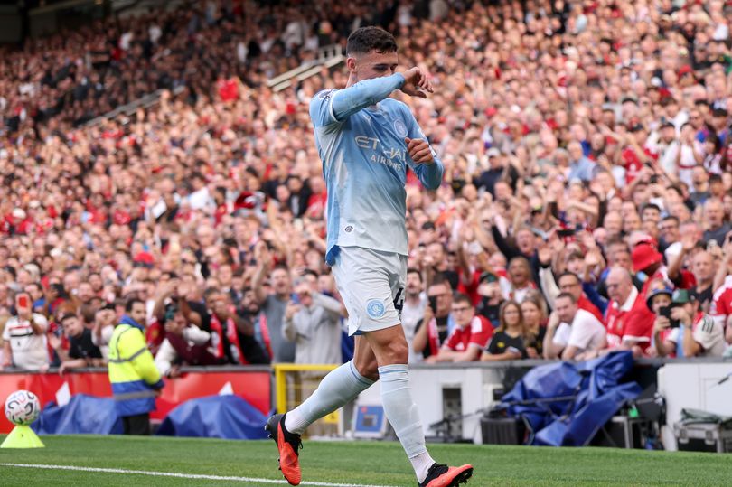 Phil Foden branded 'stupid' for Bruno Fernandes kick as Wayne Rooney agrees on red card verdict