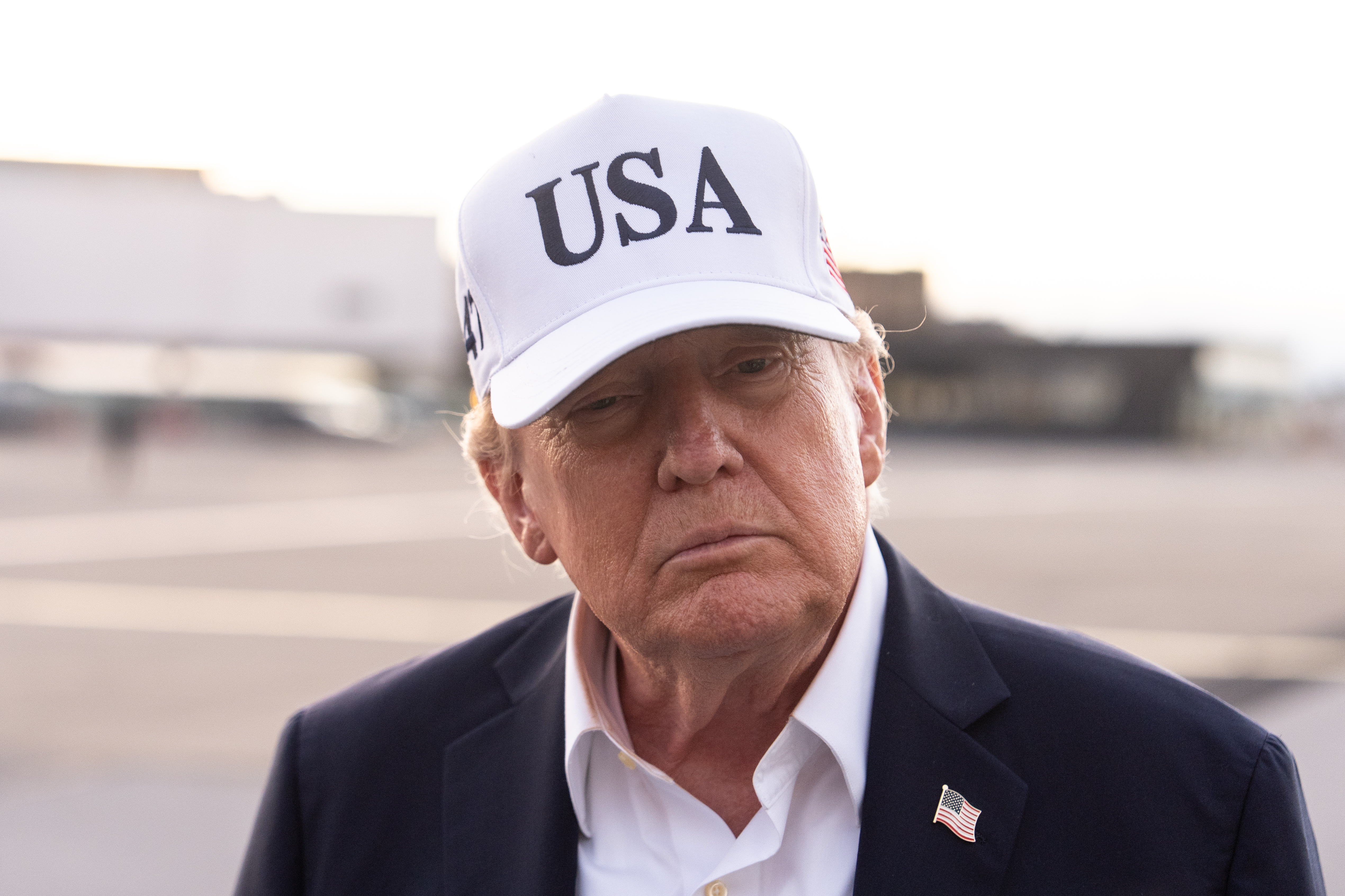 Trump and AI CEOs Sign Voluntary Accord on Super Intelligence