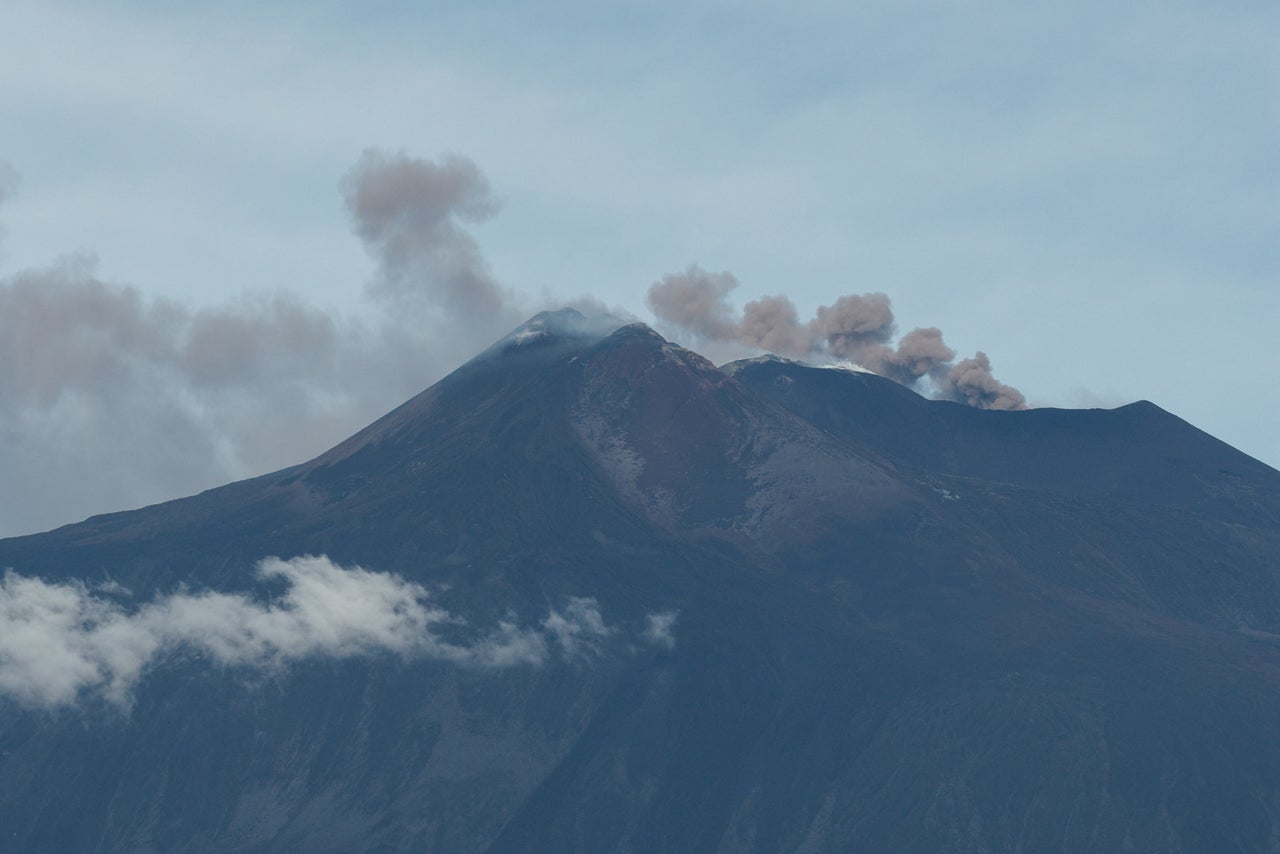 Mount Etna ash forces popular Italian airport to close again