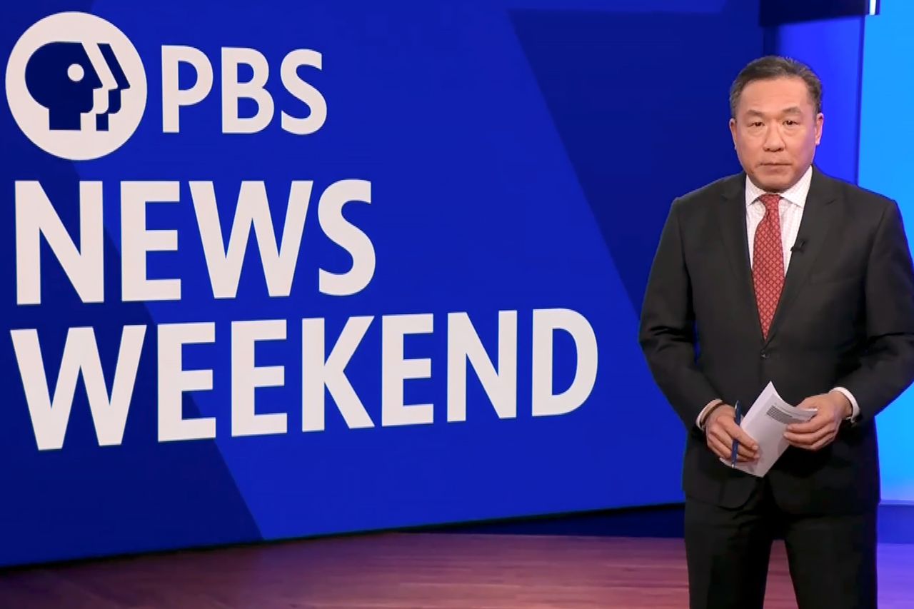مذيع برنامج PBS News Weekend جون يانغ في 11 كانون الثاني (يناير) 2026. الائتمان: PBS