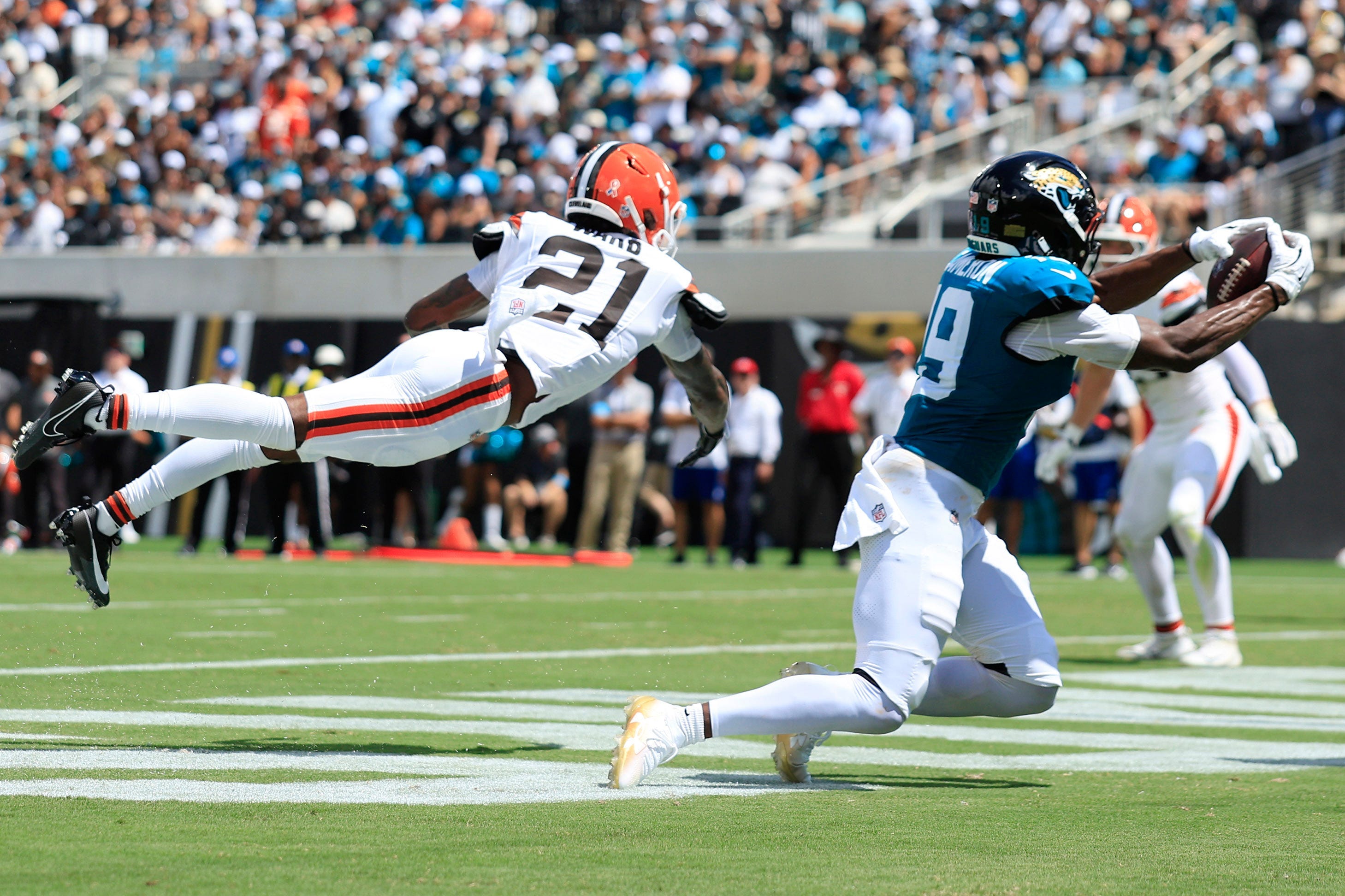 Coen breaks down impressive Lawrence to Cameron TD pass in Jaguars win ...