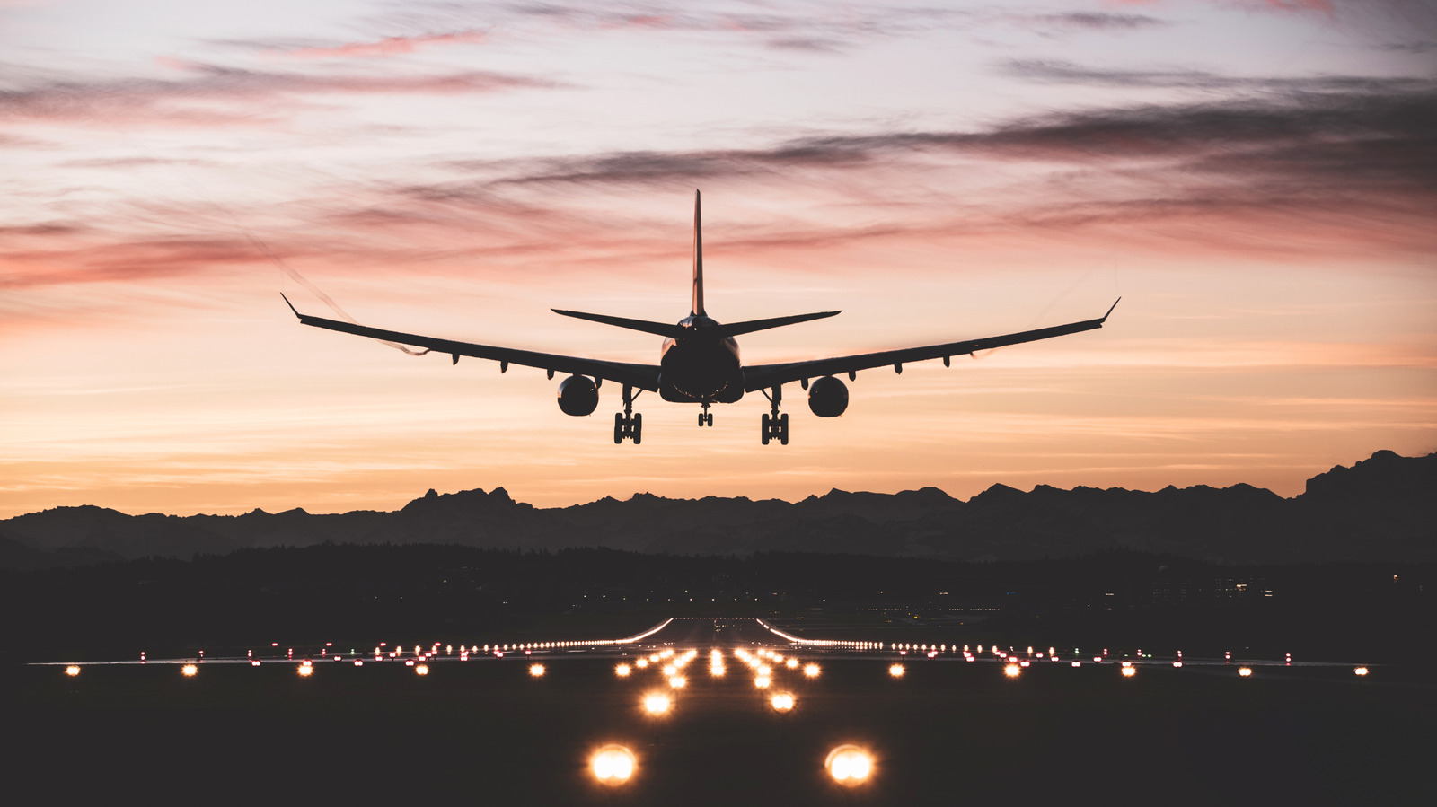 The Internet Is Set Ablaze By One Simple But Wildly Controversial Passenger Behavior After A Plane Lands