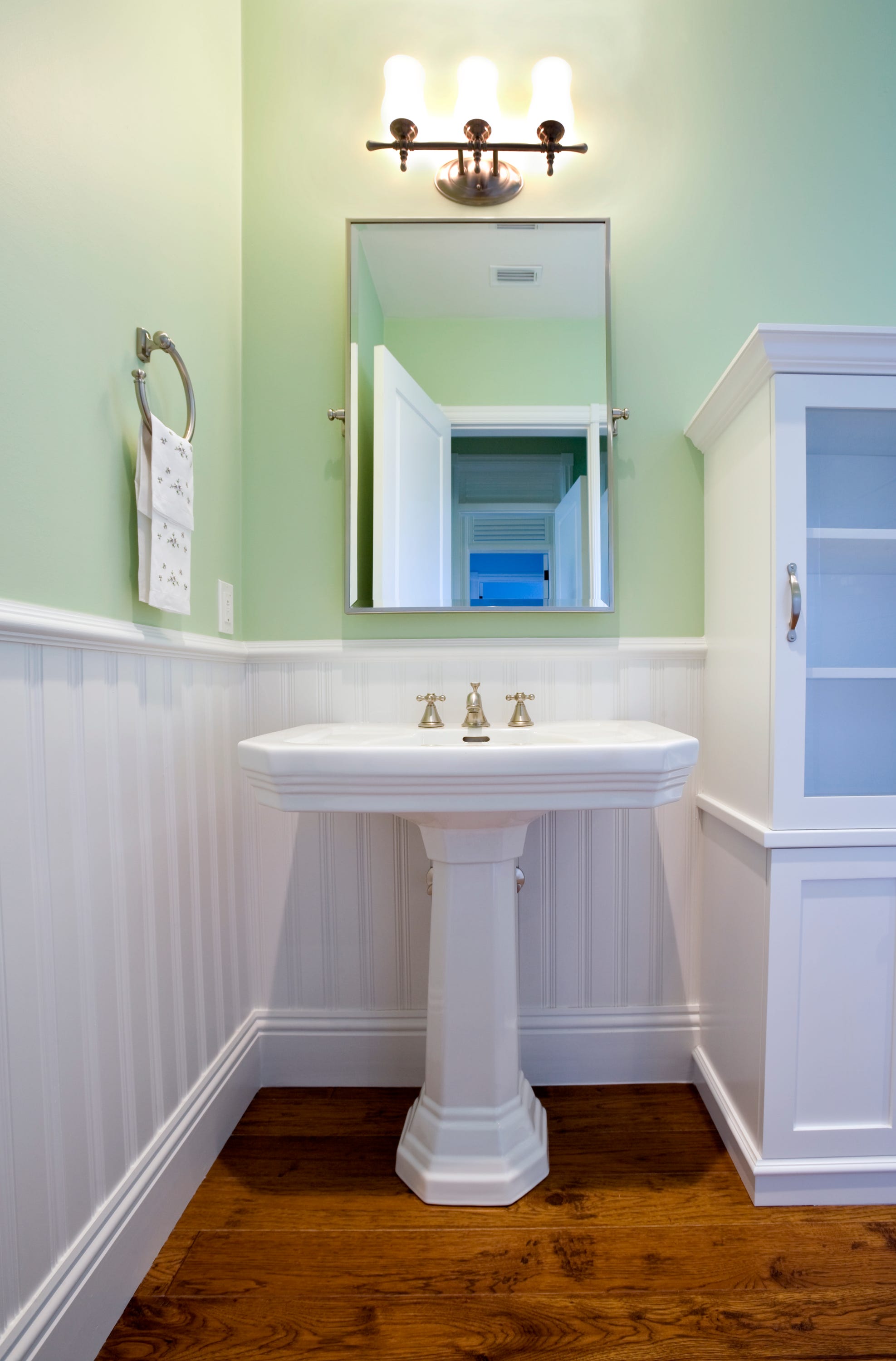 Designers Say These 7 Bathroom Features Are Officially Past Their Prime ...