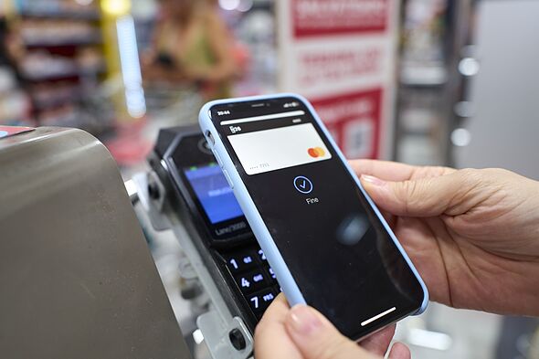 Apple Pay down: Hundreds experiencing issues with iPhone payment outage - AOL