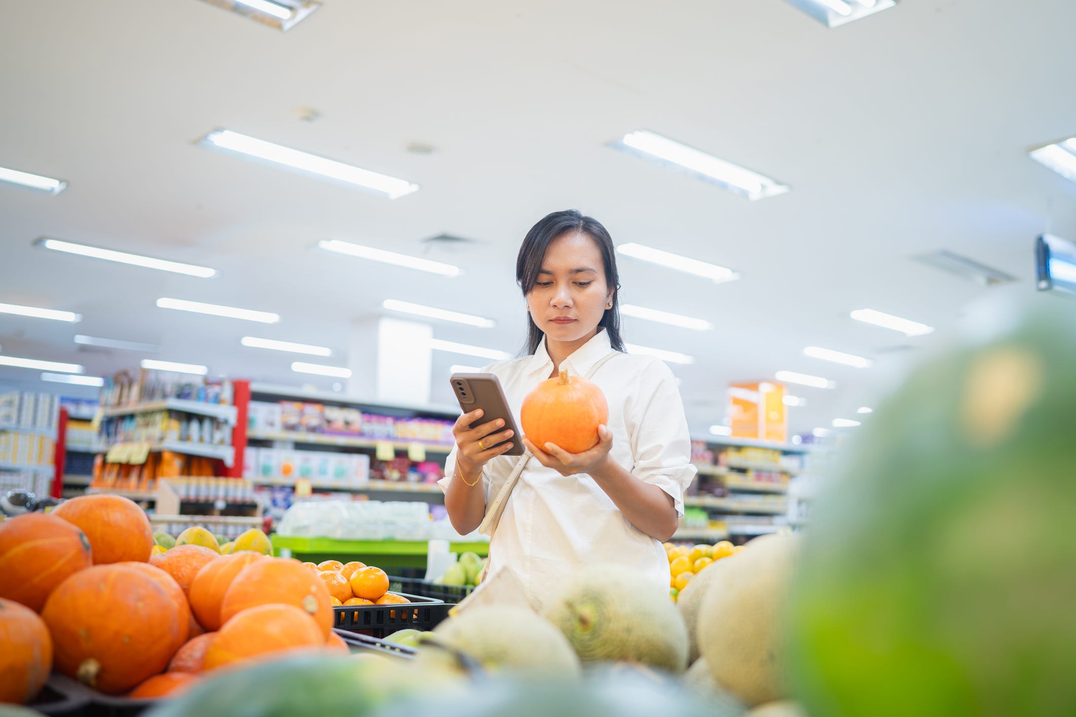 Higher grocery prices make holiday hosting more stressful, survey says ...