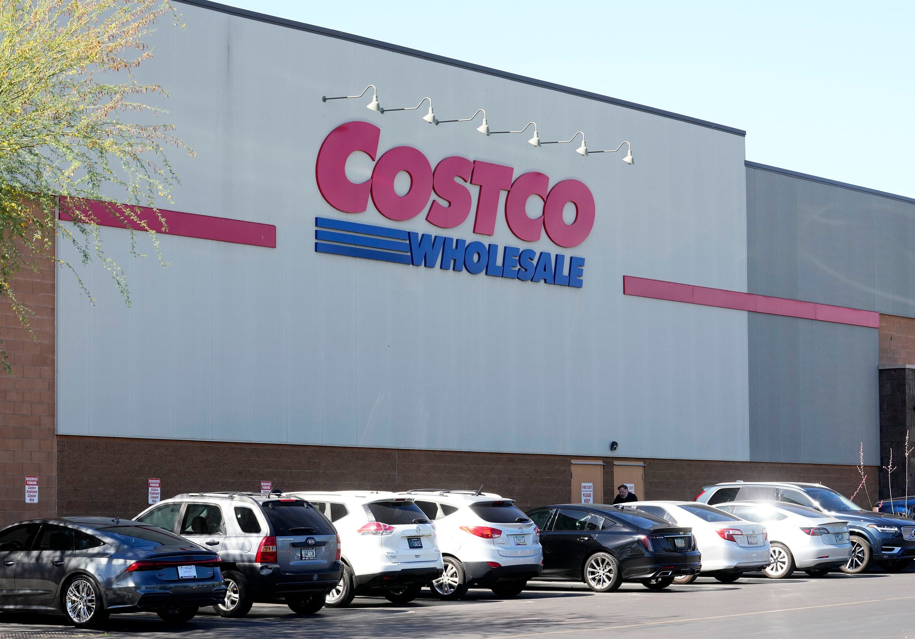 Costco's Nostalgia-Driven Food Court Strategy | Offline Retail Opportunity for CPG Sellers
