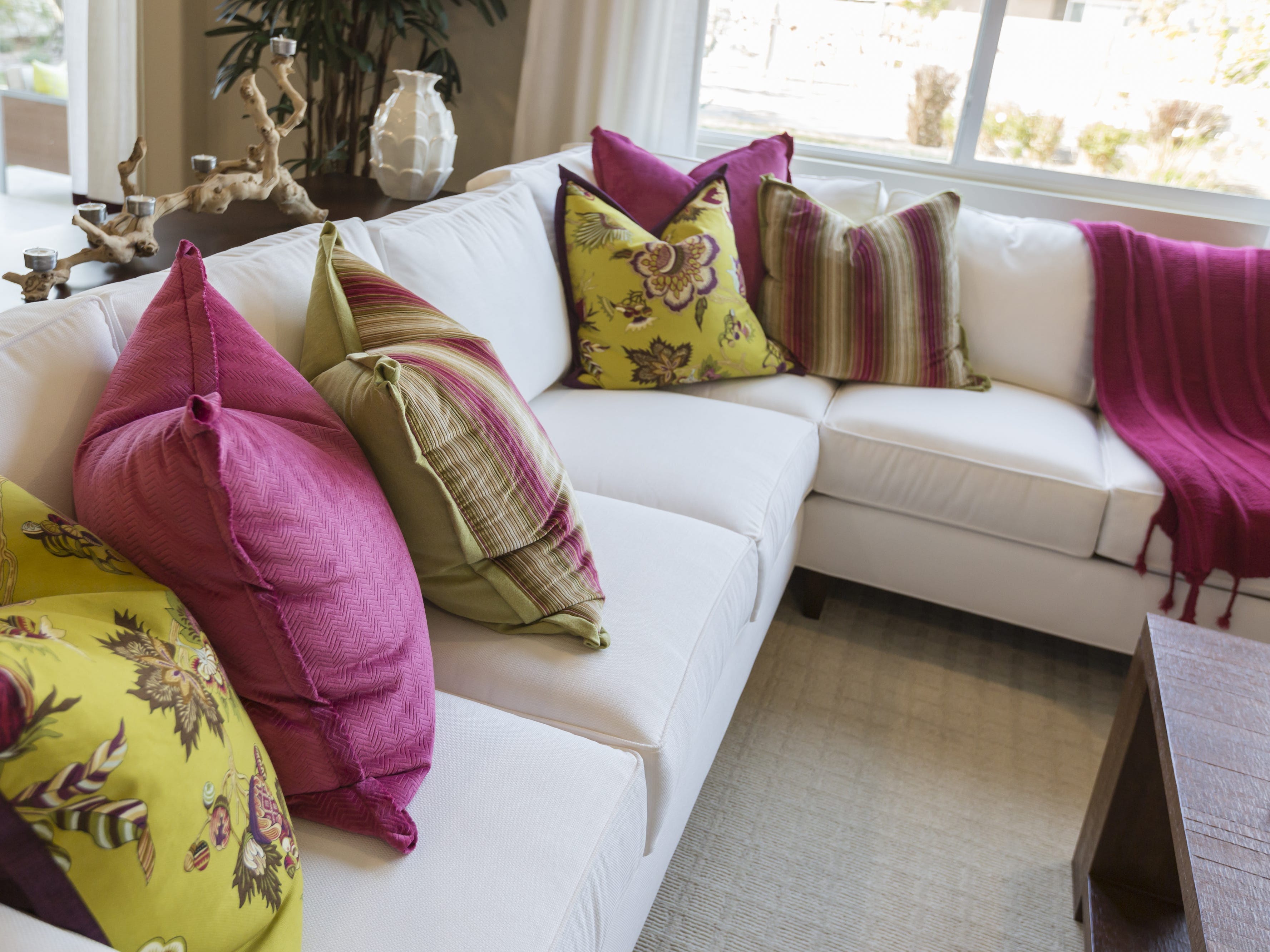 10 swaps you should make in your living room, according to an interior ...