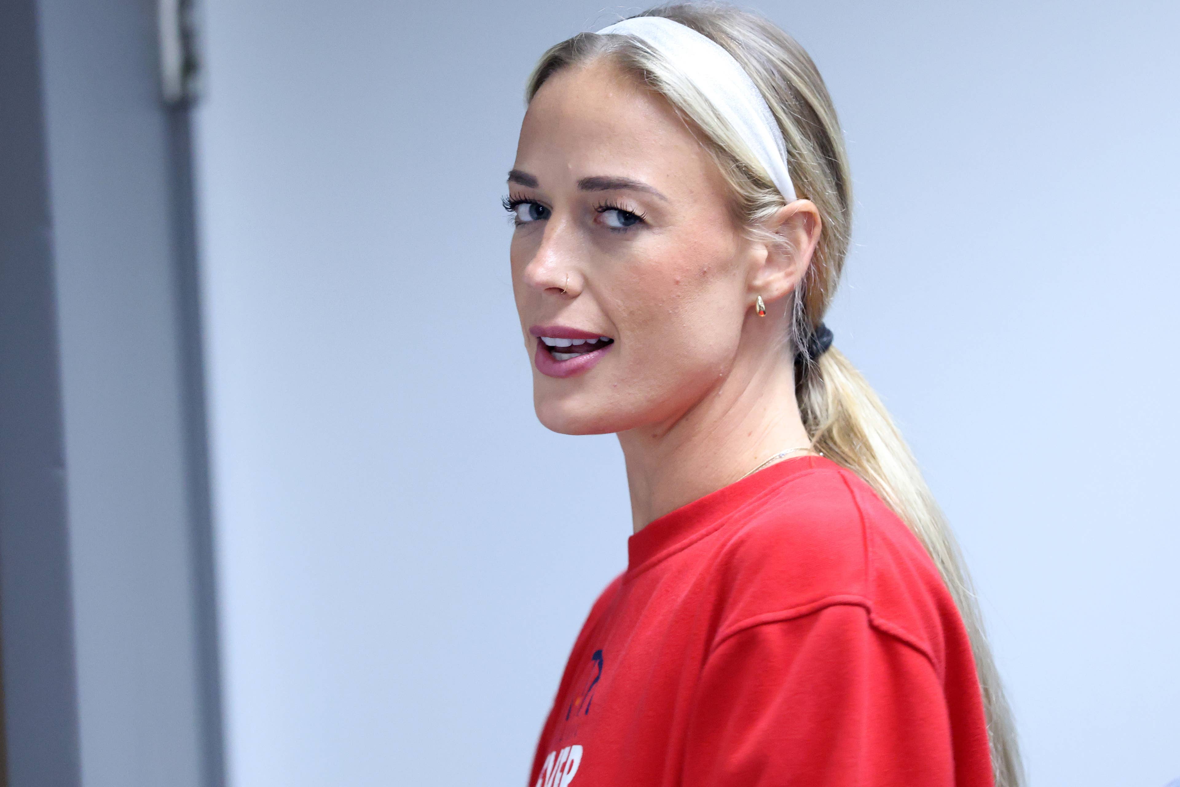 Sophie Cunningham Defends Sydney Sweeney From Critics In Women s Sports Sophie Cunningham Defends Sydney Sweeney From Critics In Women s Sports