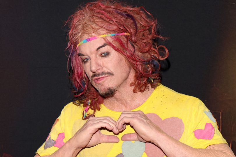 carrot-top-s-former-rep-speaks-on-unconventional-style-amid