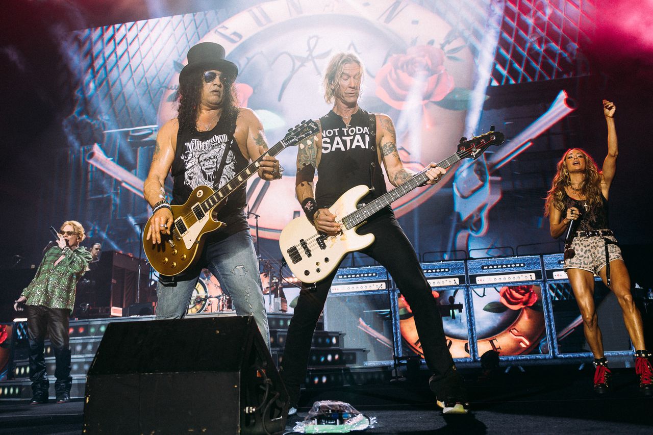 New Photo - Carrie Underwood Joins Guns N’ Roses for Surprise Performance of ‘Sweet Child O’ Mine’ and ‘Paradise City’ in Atlanta
