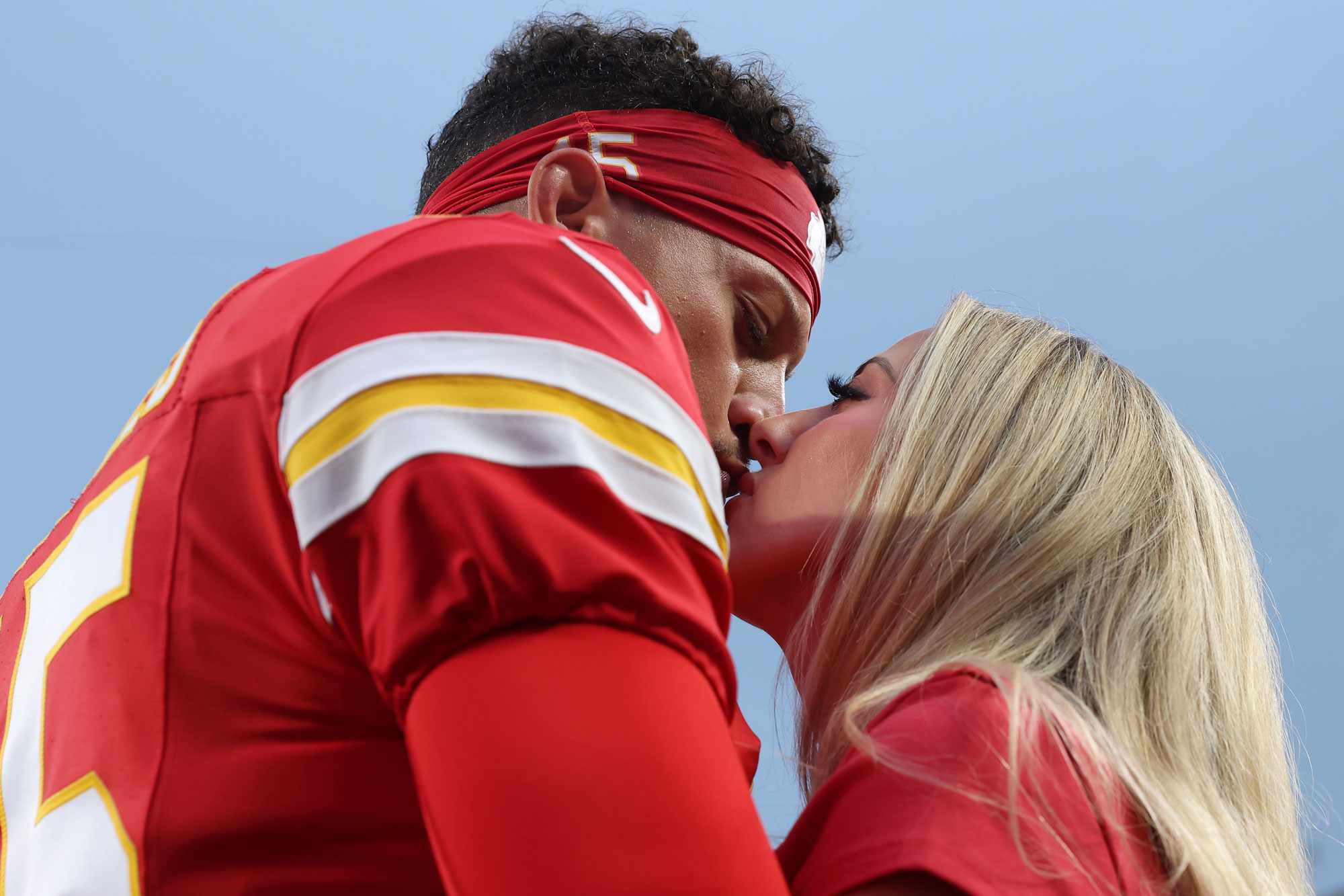 Brittany and Patrick Mahomes Share a Kiss in Sweet Moment Before Chiefs Game