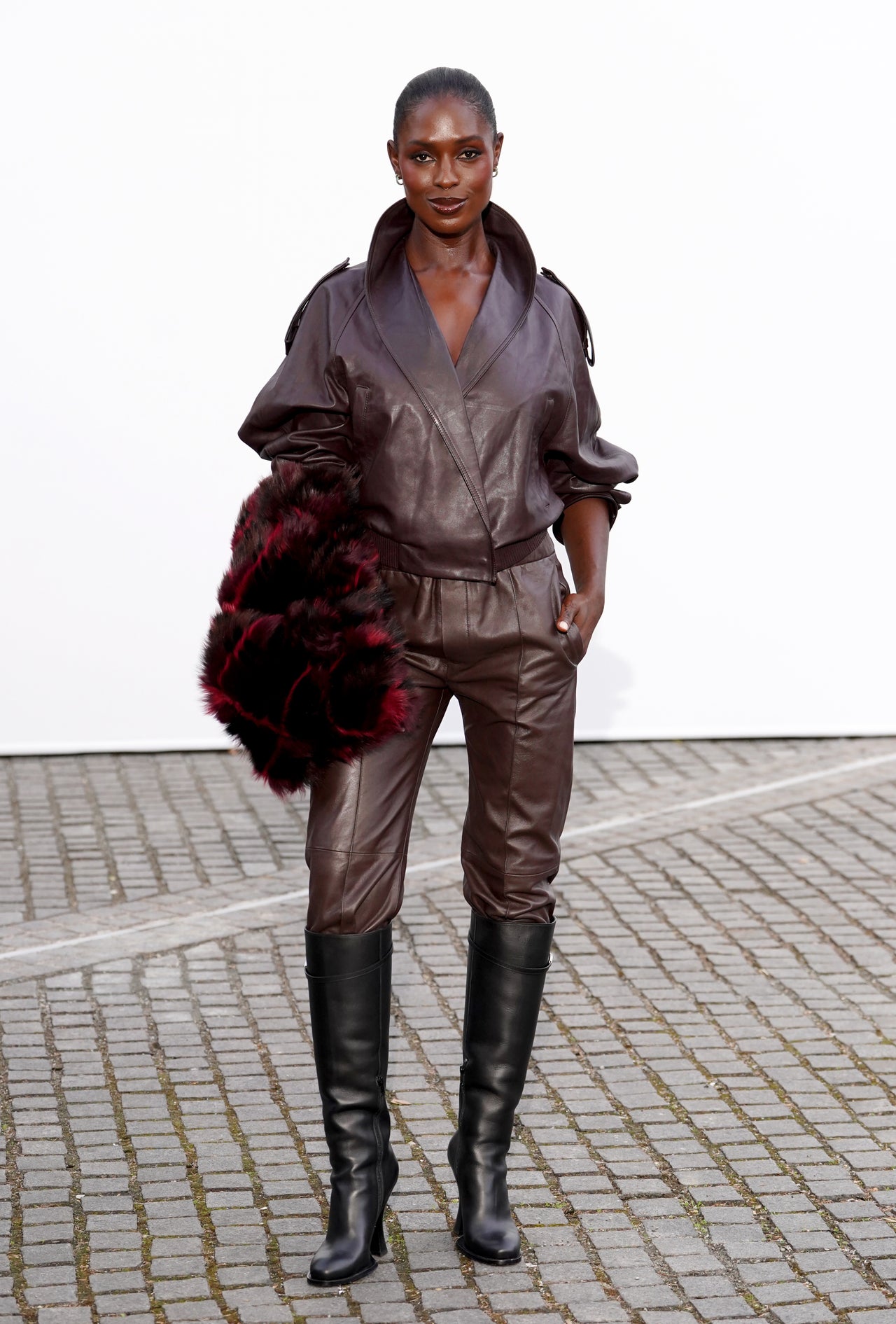 BURBERRY ブロンザー シェーディング Burberry celebrates 170 years of the trench coat with a vibrant
