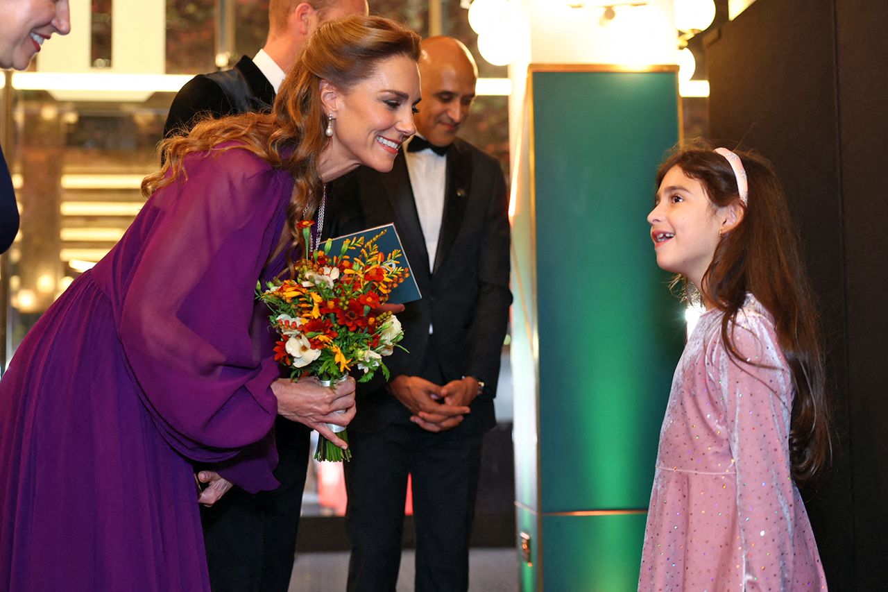 Kate Middleton Has Cute Encounter with Little Girls Who Practiced Curtsying for Their Royal Moment - AOL