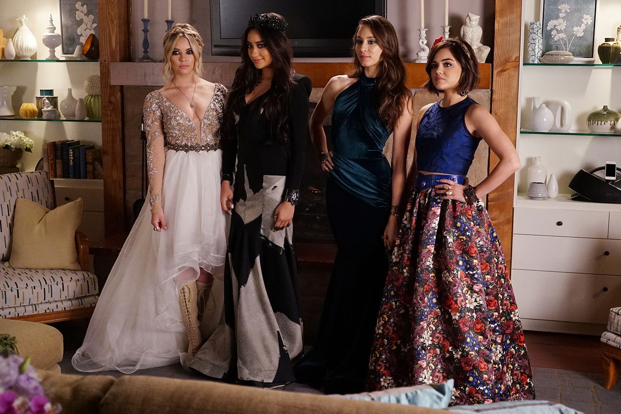 New Photo - Lucy Hale Goes Viral with a “Pretty Little Liars”-Inspired Clip After Joining TikTok, Fans Say ‘I Need You Guys Back Together!’