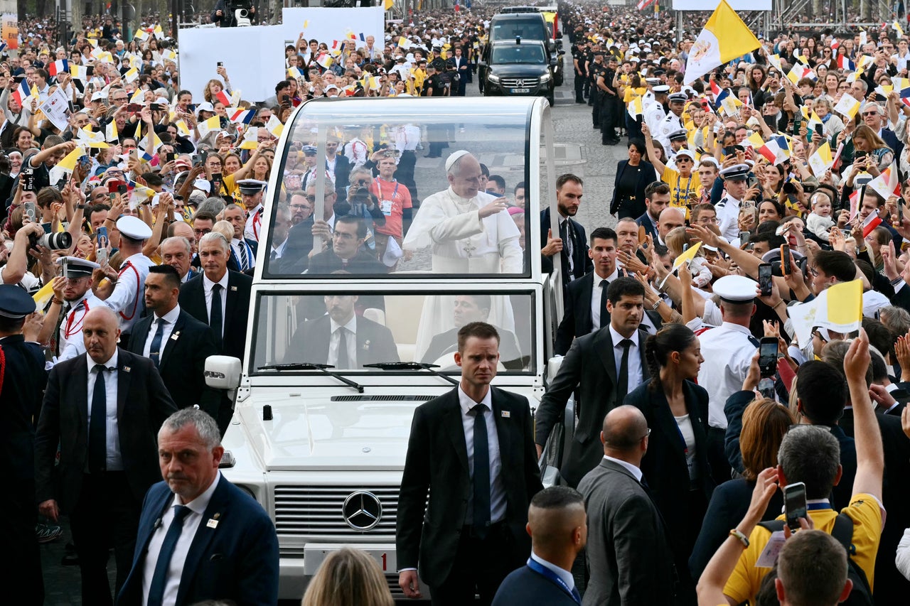 Photo: aol.com Pope Leo XIV Draws Hundreds of Thousands to Paris Mass on Champs-Élysées