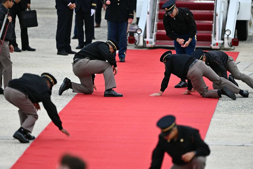 New Photo - One thing that 'changes the narrative' after Donald Trump was seen shouting at Marine One pilots