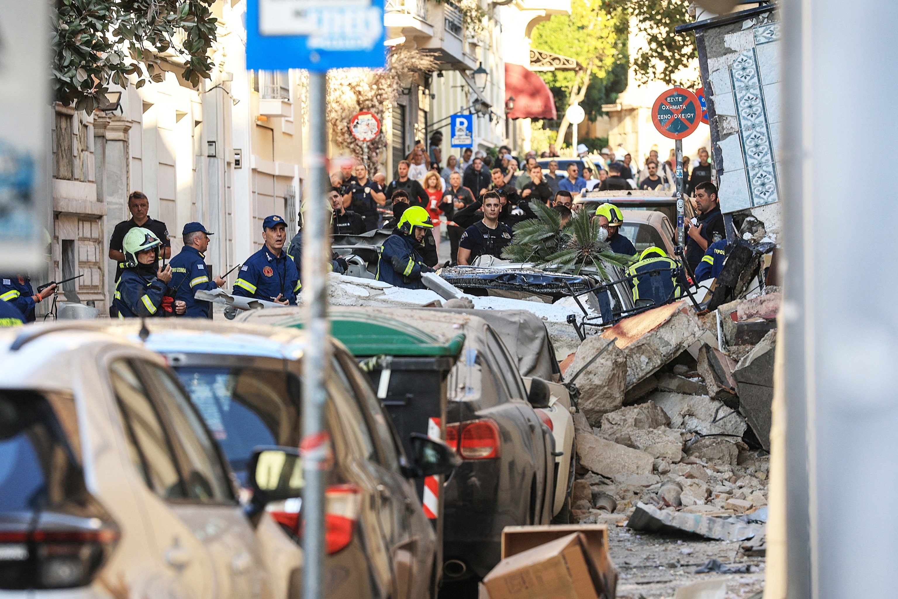 4 Americans among 6 dead after explosion collapses building in Athens - AOL
