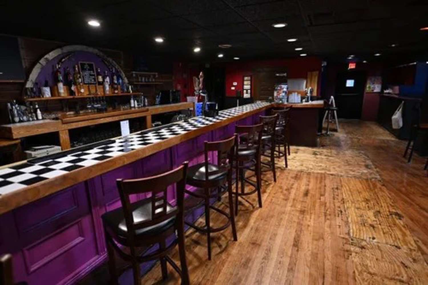 Mass. Lesbian Bar Responds After Article About Controversy Over Its Mask Mandate Policy Goes Viral