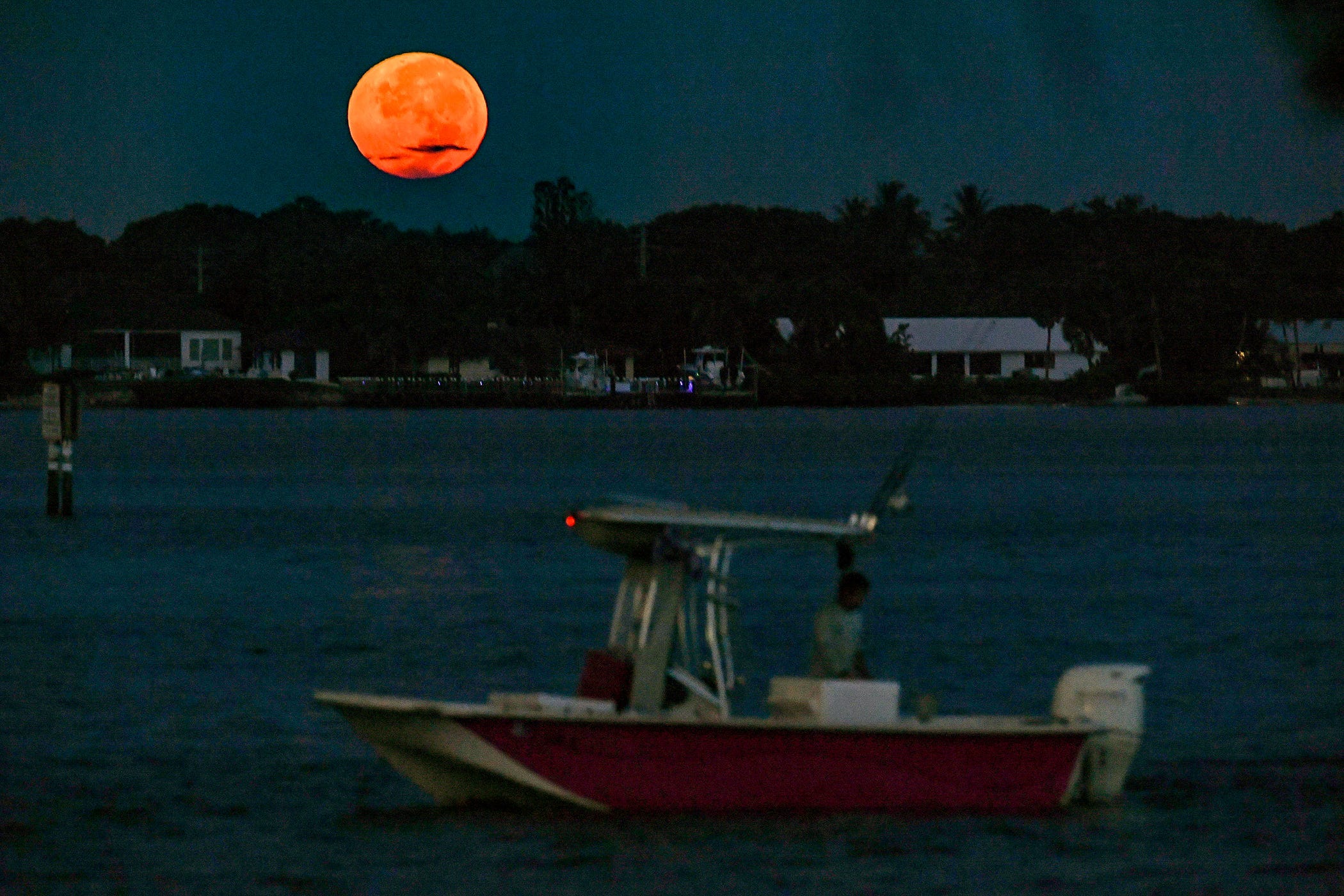Is there a full moon tonight? When the September harvest moon rises - AOL