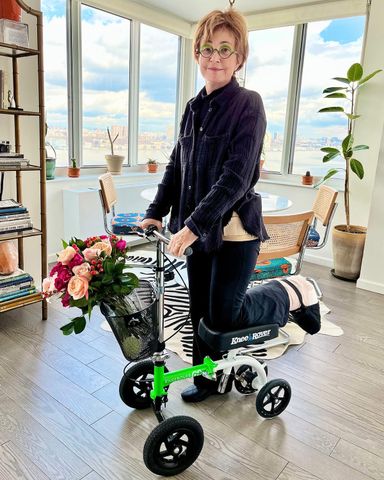 New Photo - Annie Potts Compares Herself to ‘Humpty Dumpty’ Following 1973 Car Accident That Led to ‘26 Surgeries’