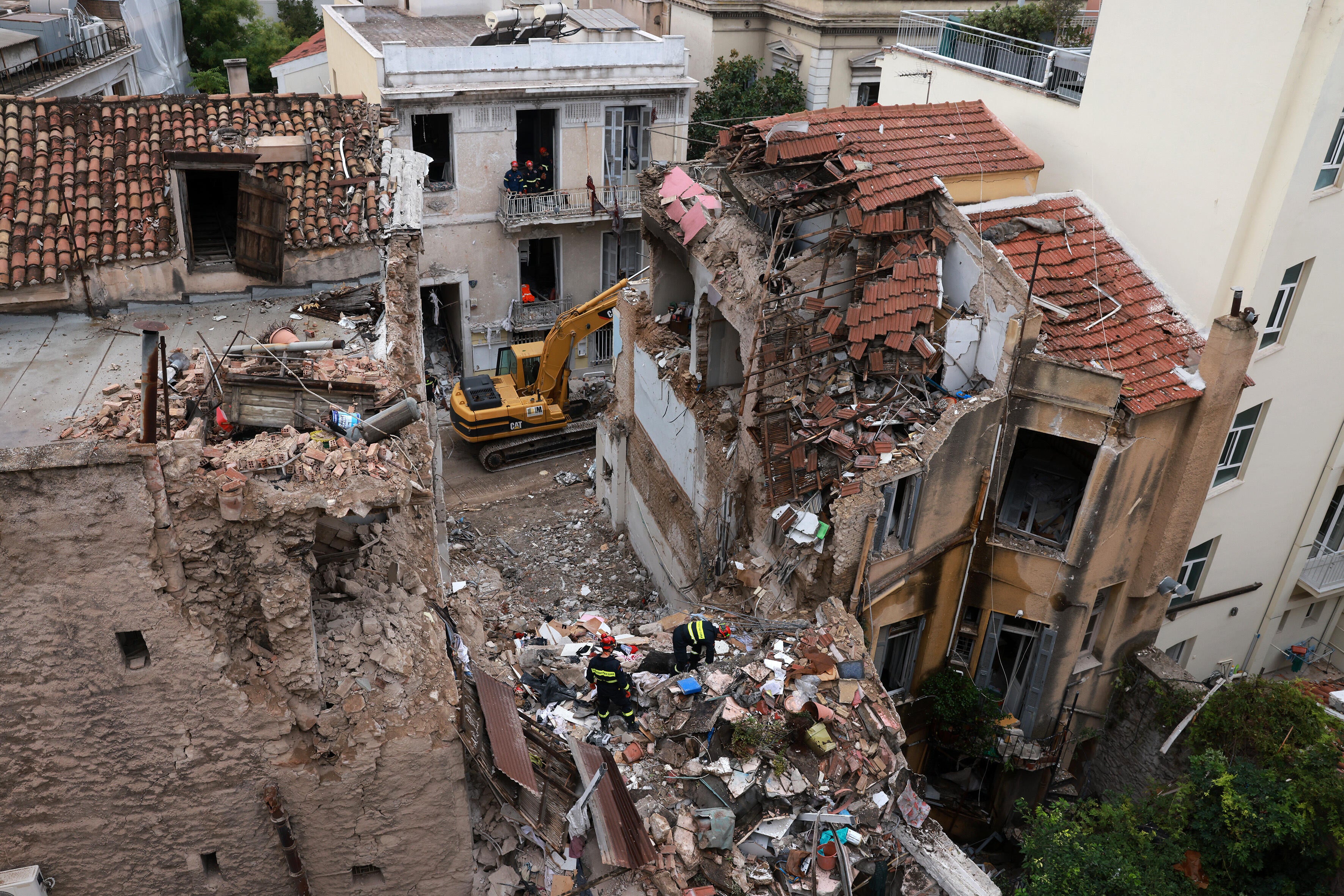 4 American tourists dead after building explosion in Greece - AOL
