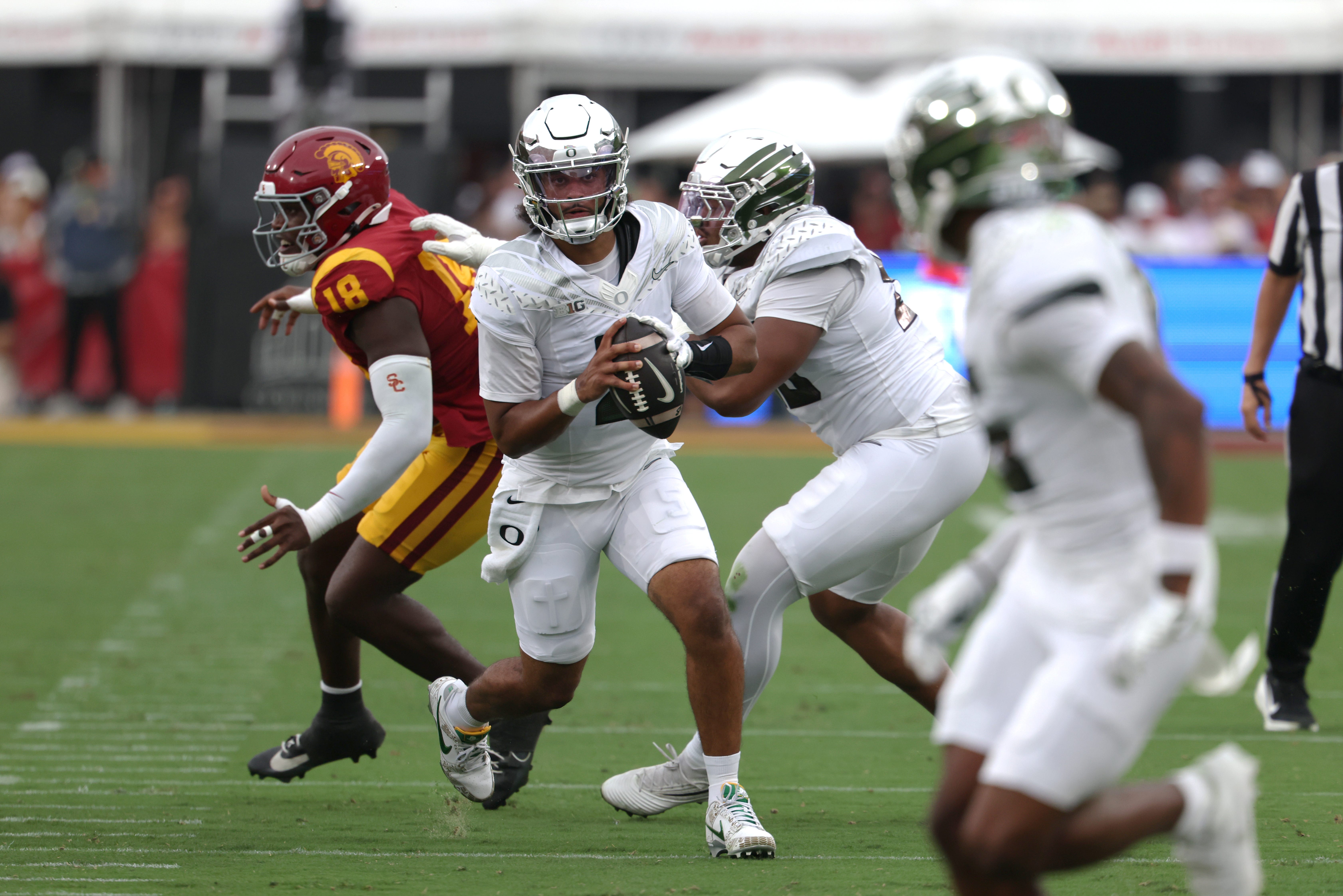 Dante Moore injury update: Oregon QB suffers concussion, no additional ...