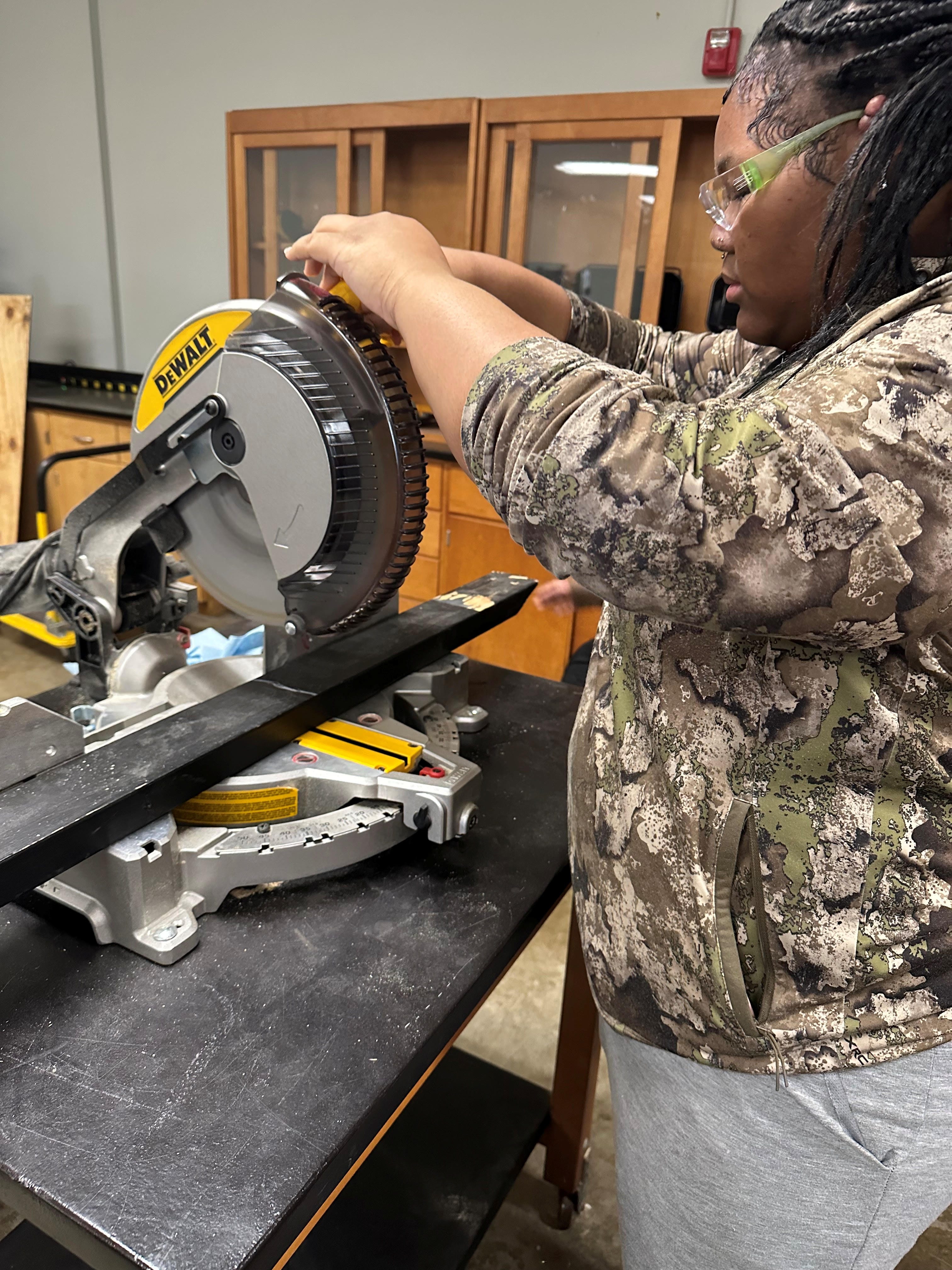 Ford brings new $850,000 tech labs to Kentucky high schools - AOL