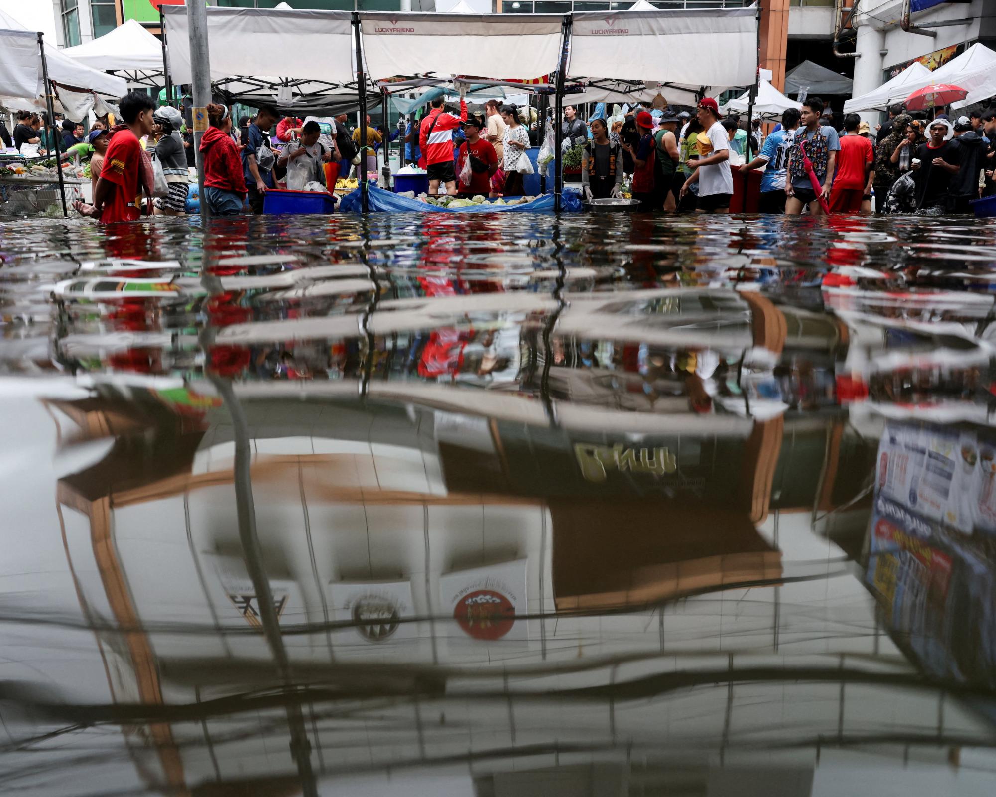Thai downpours shift north-westwards after Bangkok declared a disaster zone