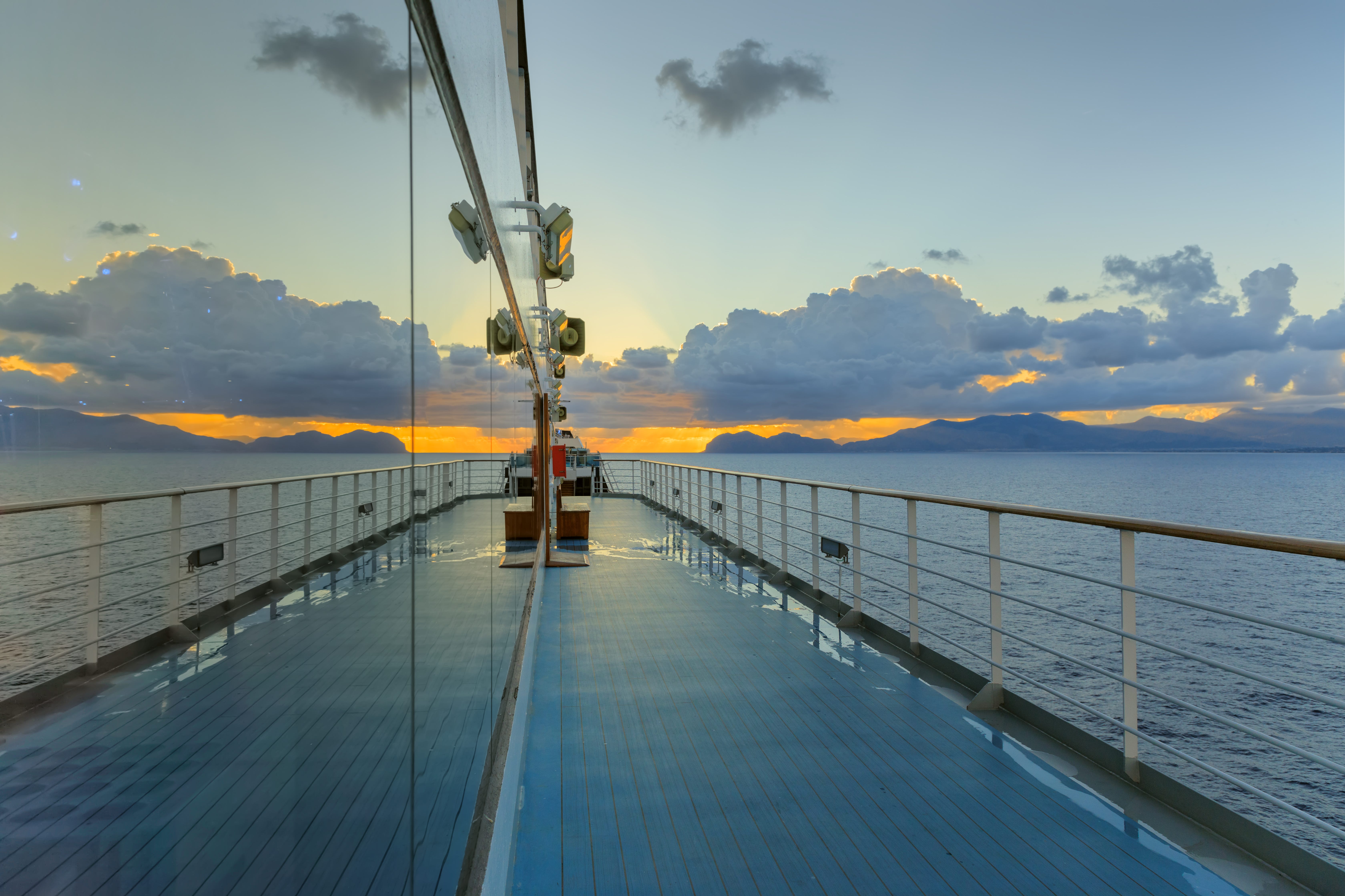 I spent years working on cruise ships. Here are the 8 things I used to ...