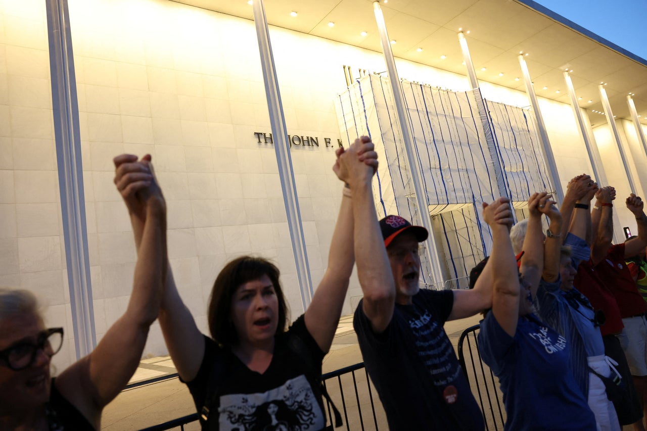 Kennedy Center Trustees Warn Trump Name Needed to Prevent Bankruptcy
