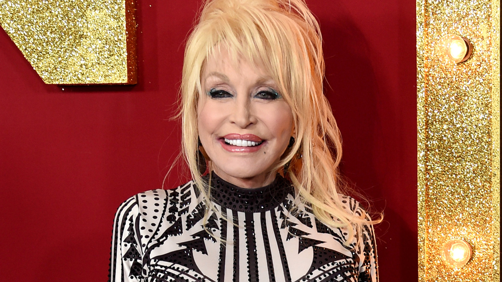 Order In-N-Out Like Dolly Parton For A Classic Fan-Favorite Packed With ...