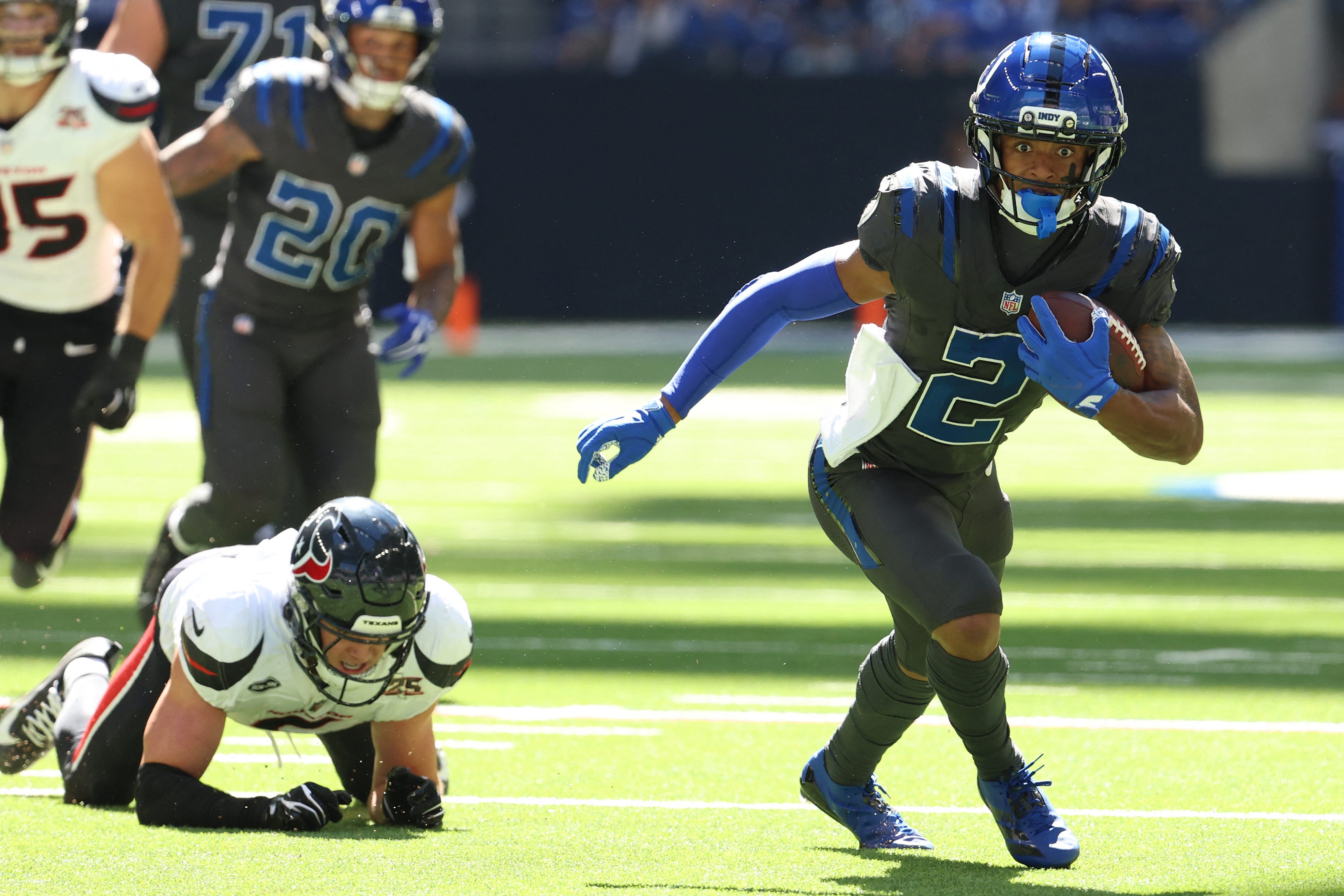 Colts pending 2027 free agent earning big payday early in 2026 season - AOL
