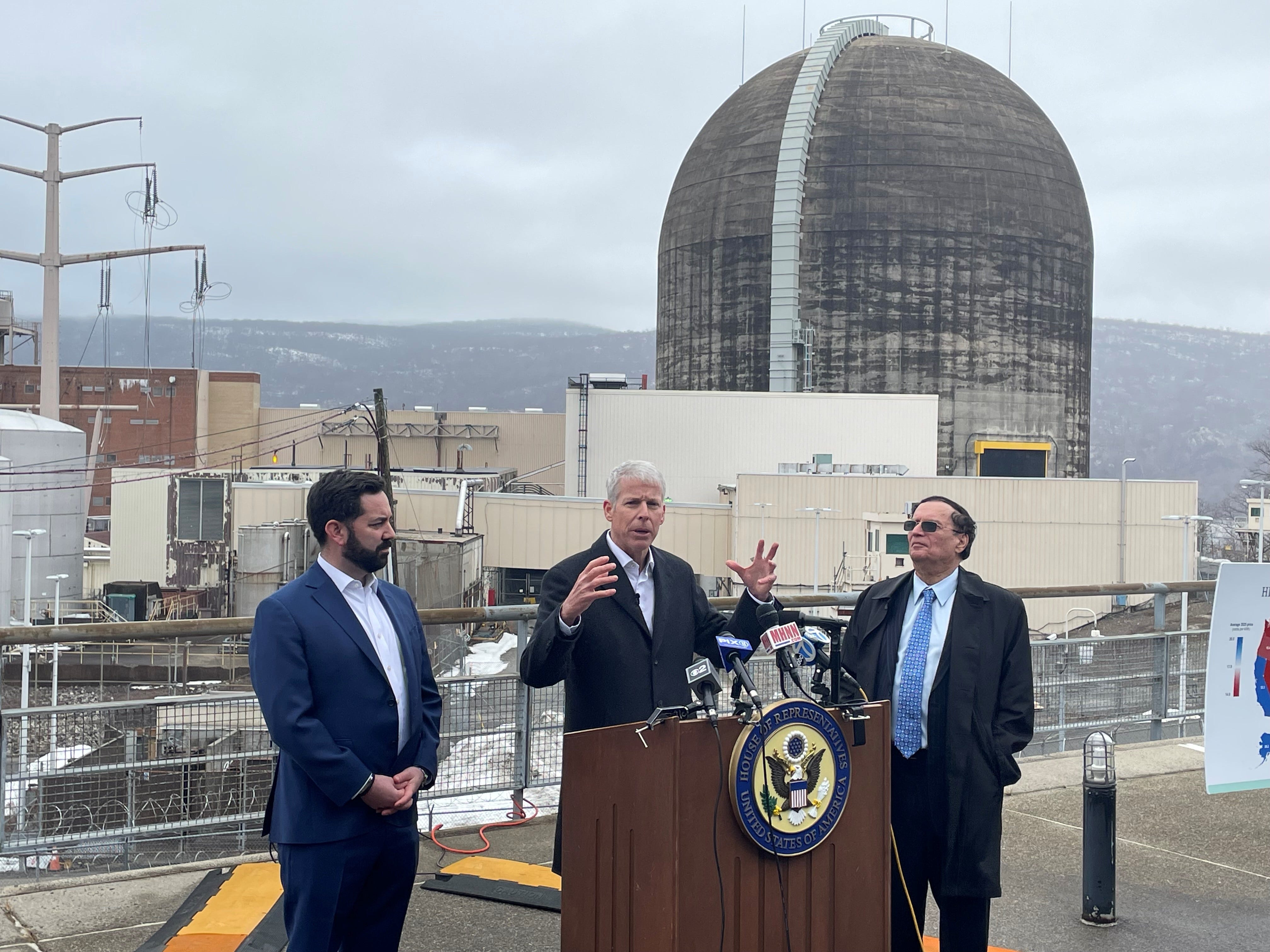 NYPA picks schools, labor groups to train workers for nuclear buildout ...