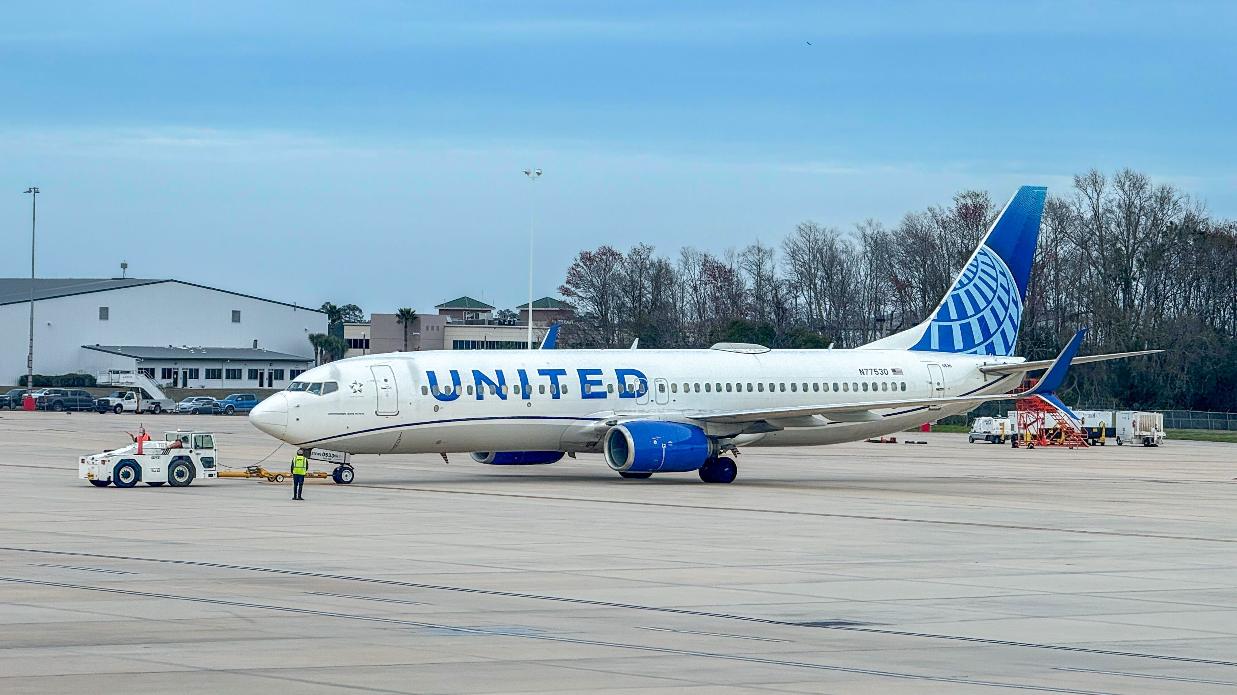 United Airlines Flight 2746 To D.C. Suffers Engine Emergency And Diverts To Florida Airport