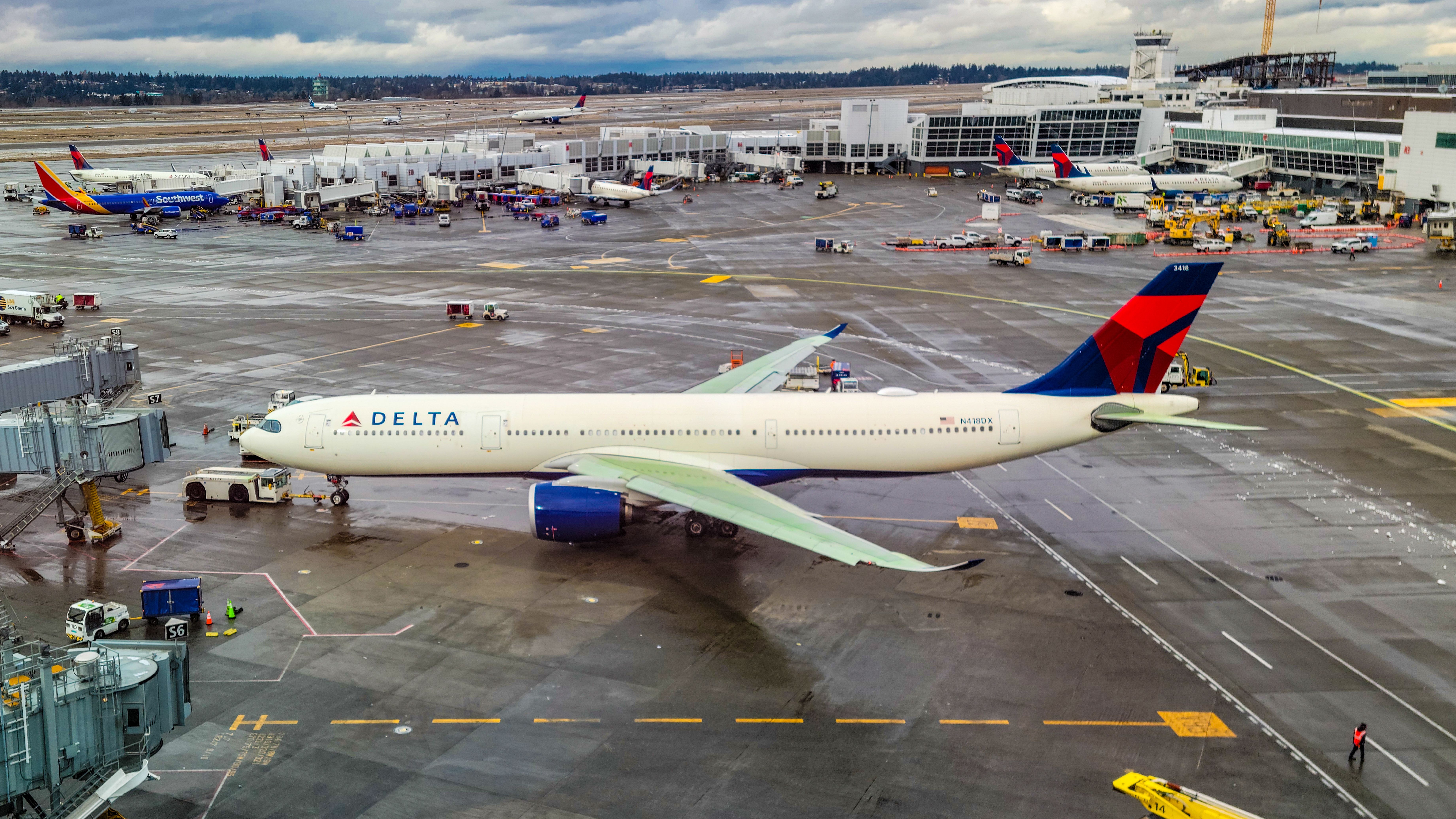 Delta In Science Delta Air Lines Quietly Cancels Major Routes In American Airlines ...