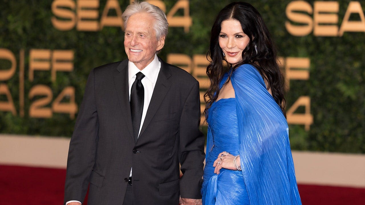 Stone Fox Setting Michael Douglas confirms secret affair with Kathleen Turner on ...