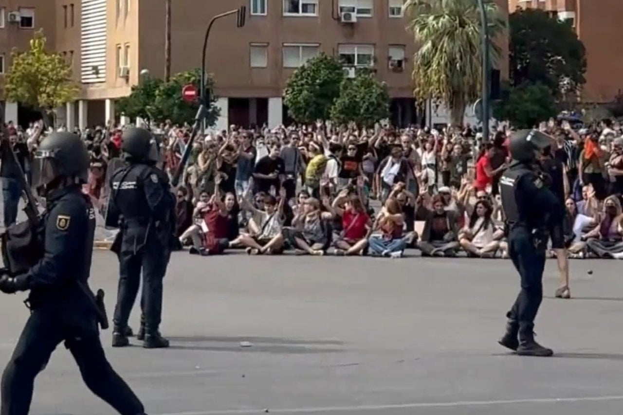 Protesters clash with police in Spain over housing crisis, chanting 'Valencia is ours'; at least five detained, nine officers injured