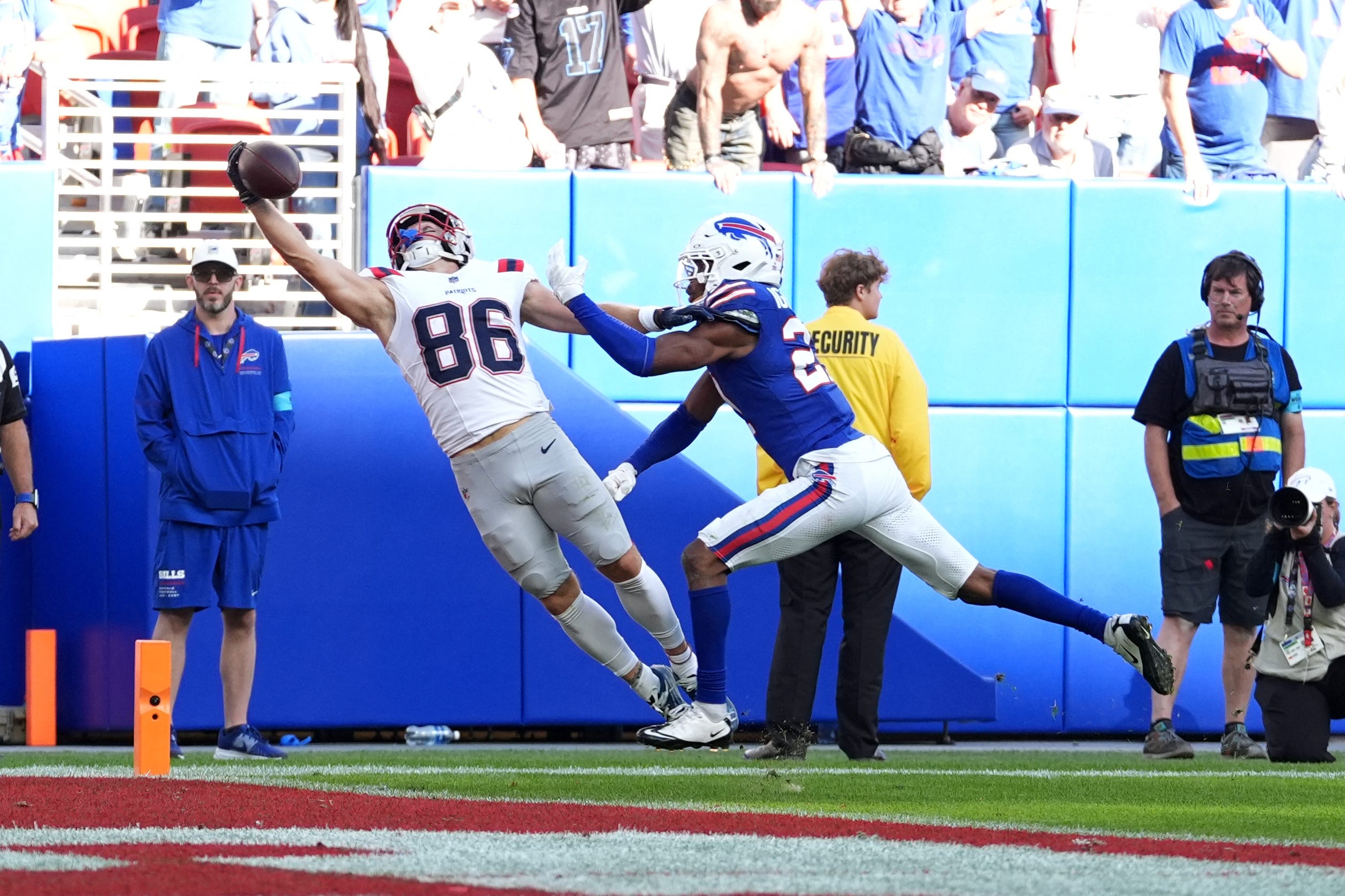 Efton Chism III extends one hand to make his game-winning touchdown catch against the Buffalo Bills