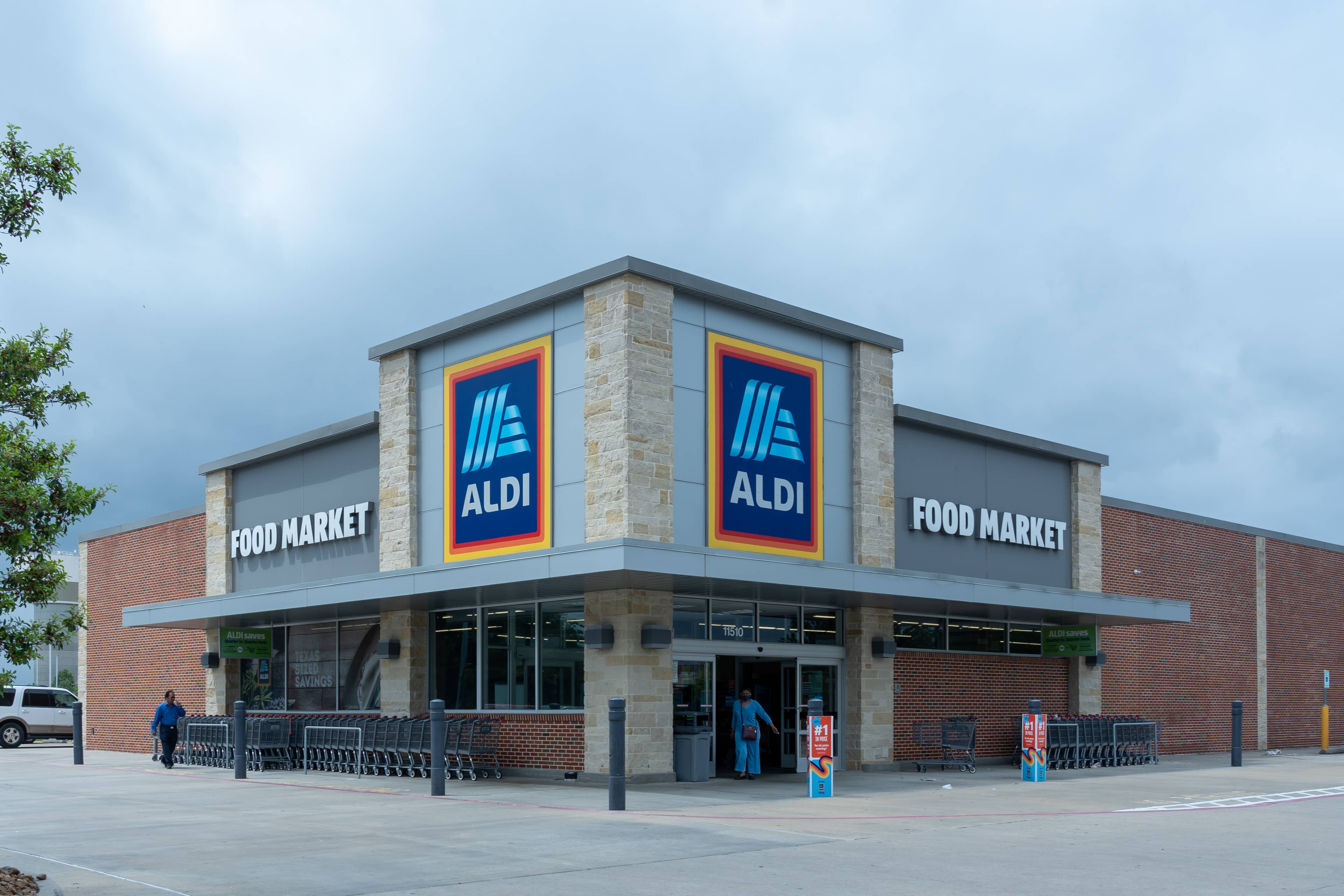 Aldi's $10 Cat-Shaped Laser Toy Is an Instant Playtime Hit - AOL
